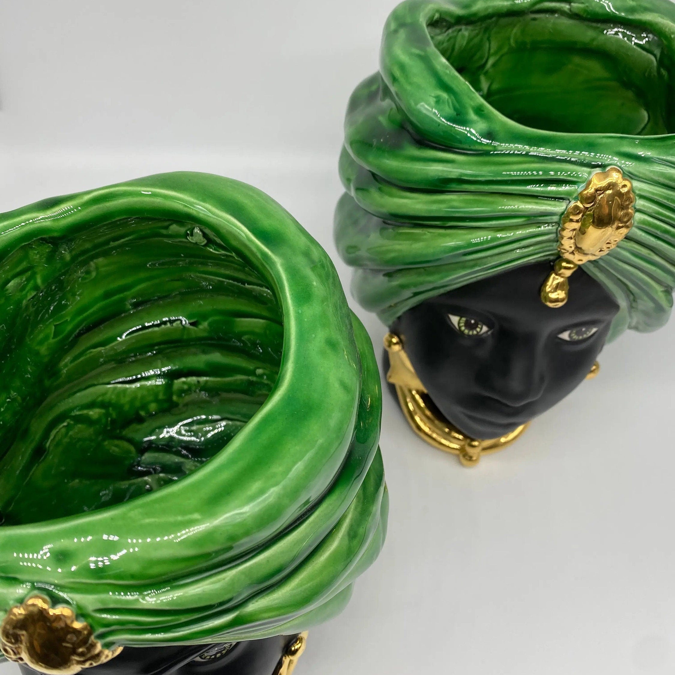 Teste di Moro Atena Ceramica Caltagirone cm H.24 L.18 Artigianale Verde Cristallo Opaco Oro DD CERAMICHE SICILIANE