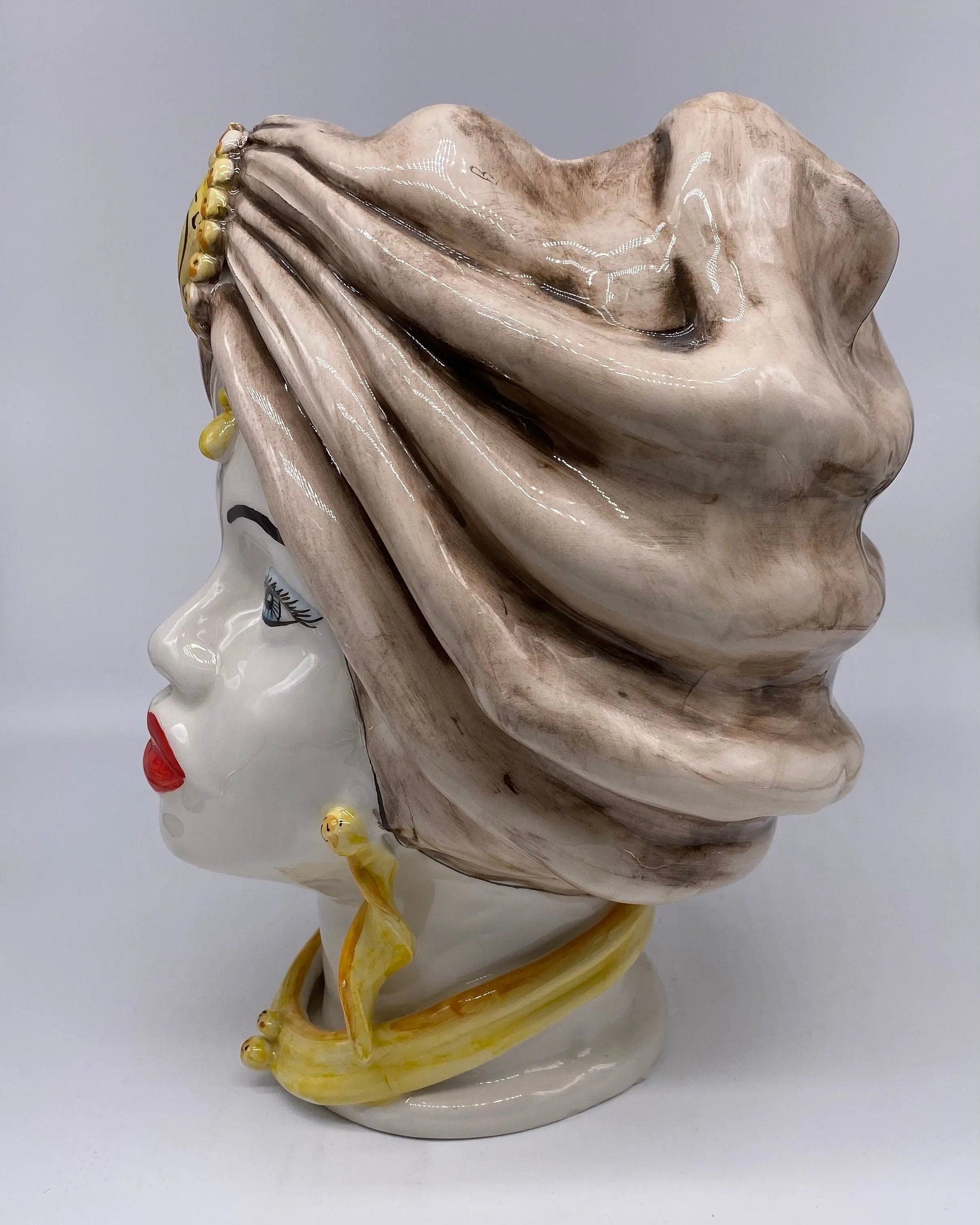 Teste di Moro Atena Ceramica Caltagirone cm H.30 L.23 Artigianale Écru Bianco Giallo DD CERAMICHE SICILIANE