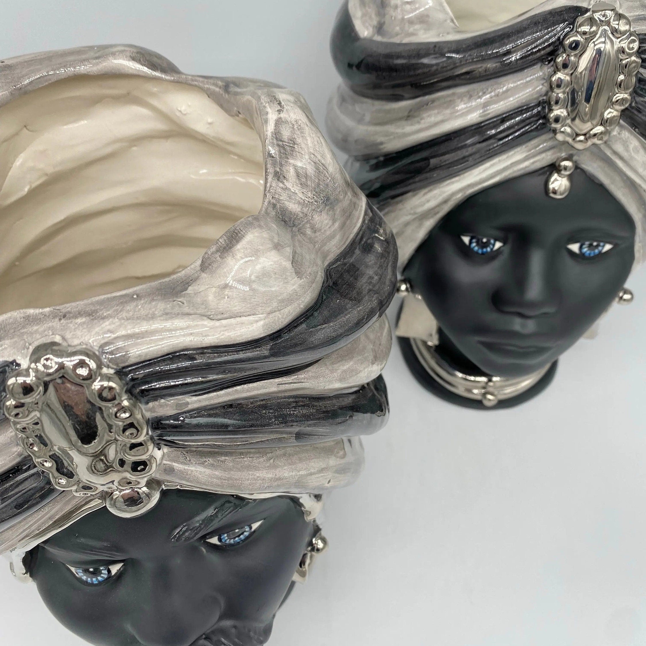 Teste di Moro Atena Ceramica Caltagirone cm H.30 L.23 Artigianale Grigio Nero Platino DD CERAMICHE SICILIANE