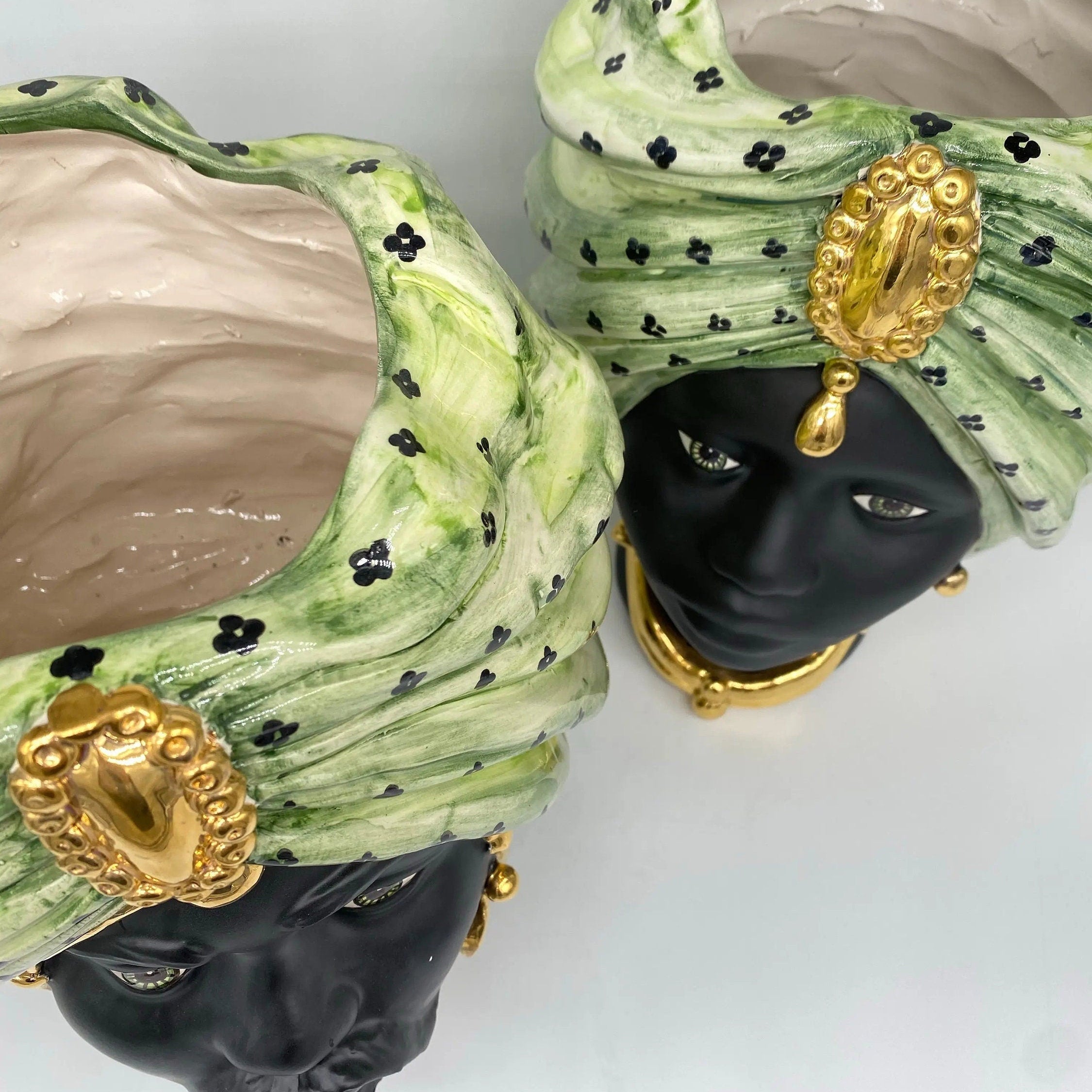 Teste di Moro Atena Ceramica Caltagirone cm H.30 L.23 Artigianale Verde Pois Nero Oro DD CERAMICHE SICILIANE
