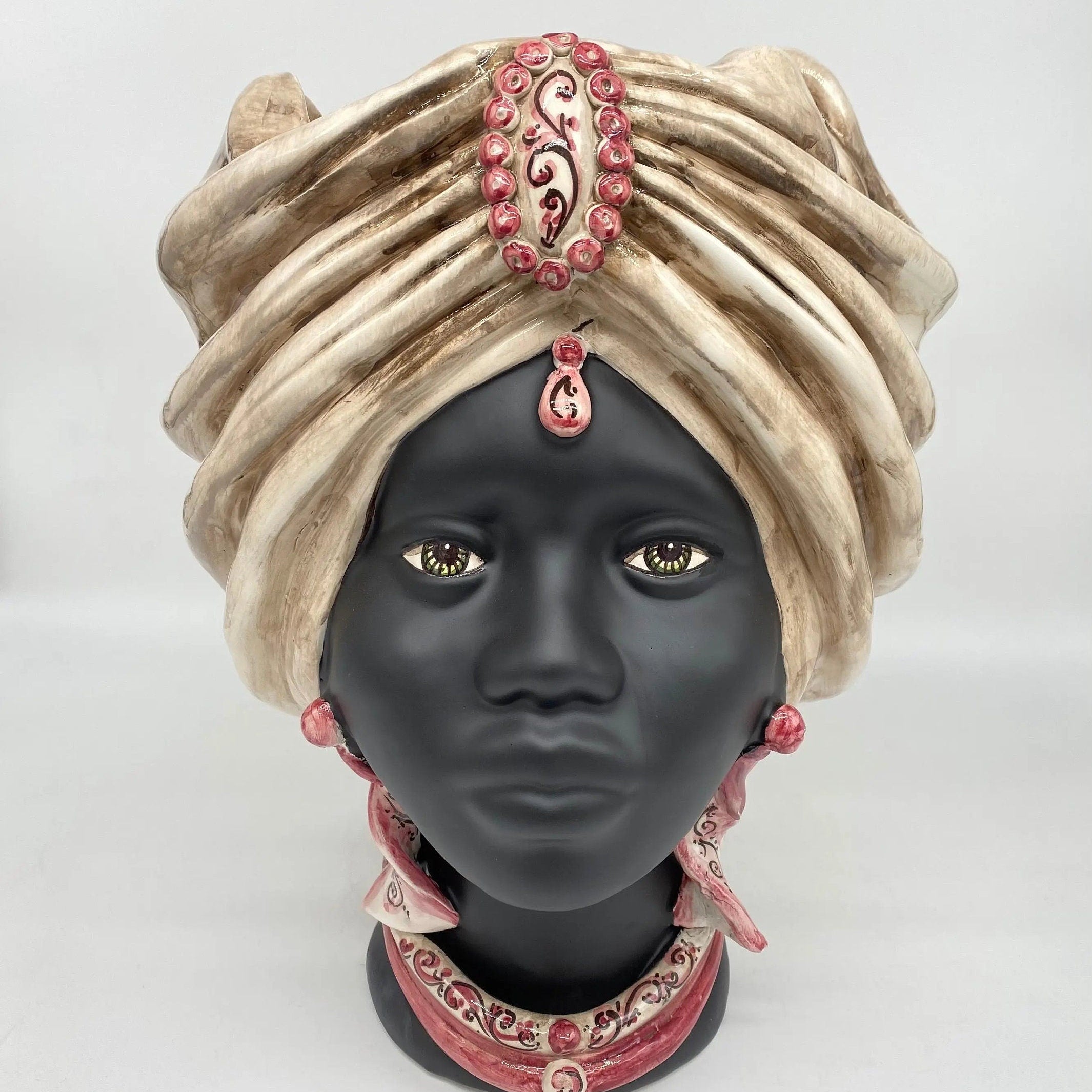 Teste di Moro Atena Ceramica Caltagirone cm H.30 L.23 Artigianale Écru Nero Viola DD CERAMICHE SICILIANE