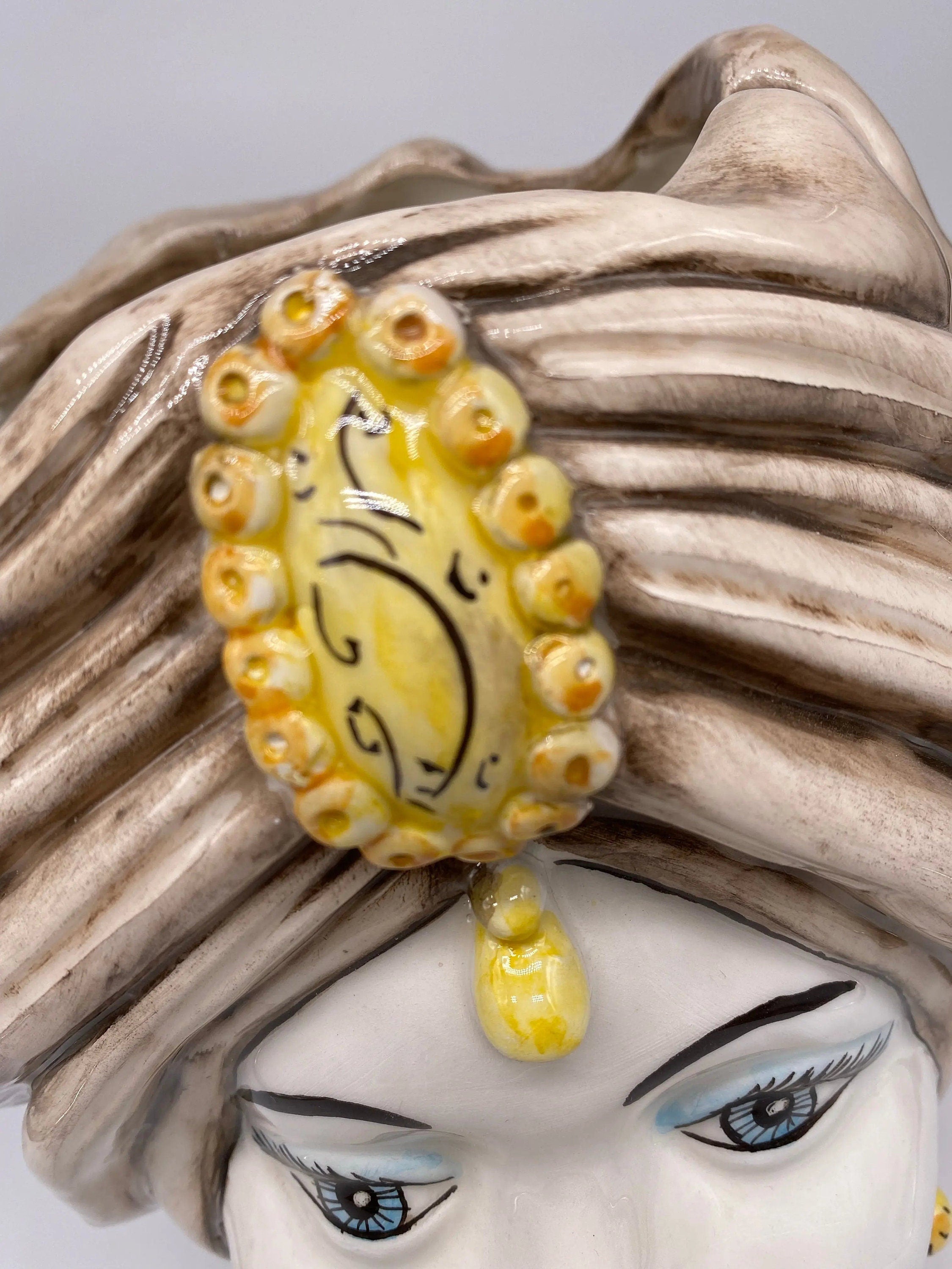 Teste di Moro Atena Ceramica Caltagirone cm H.30 L.23 Artigianale Écru Bianco Giallo DD CERAMICHE SICILIANE