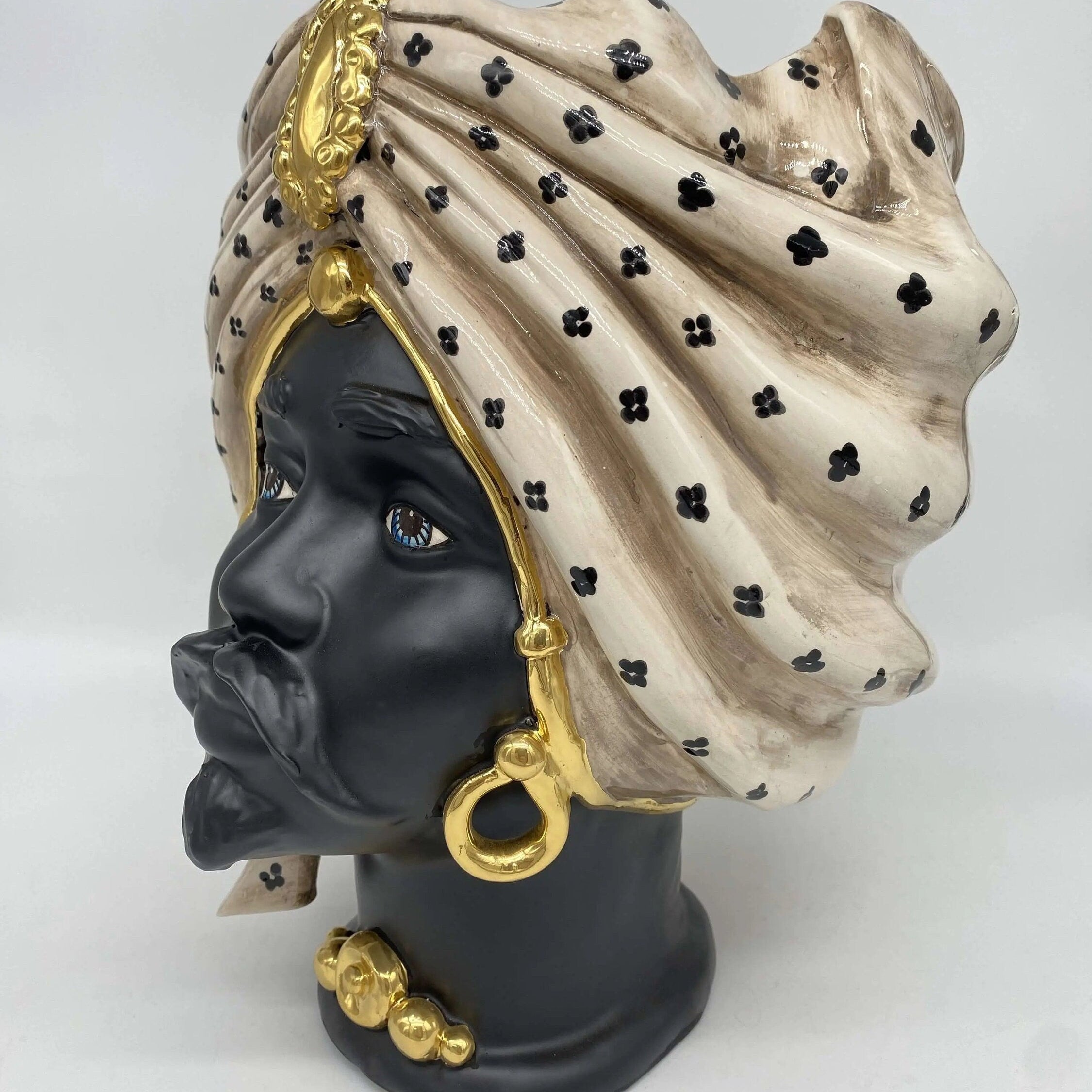 Teste di Moro Atena Ceramica Caltagirone cm H.30 L.23 Artigianale Écru Pois Nero Oro DD CERAMICHE SICILIANE