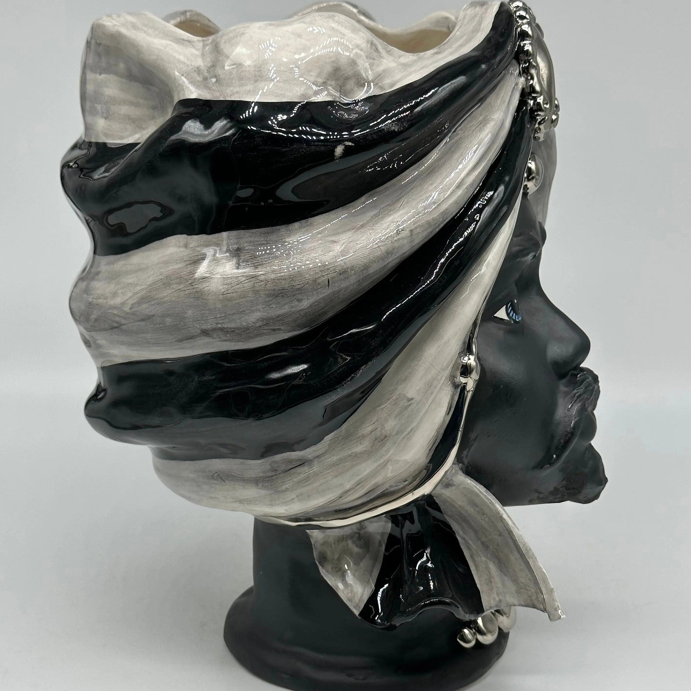 Teste di Moro Atena Ceramica Caltagirone cm H.30 L.23 Artigianale Grigio Nero Platino v.2 DD CERAMICHE SICILIANE
