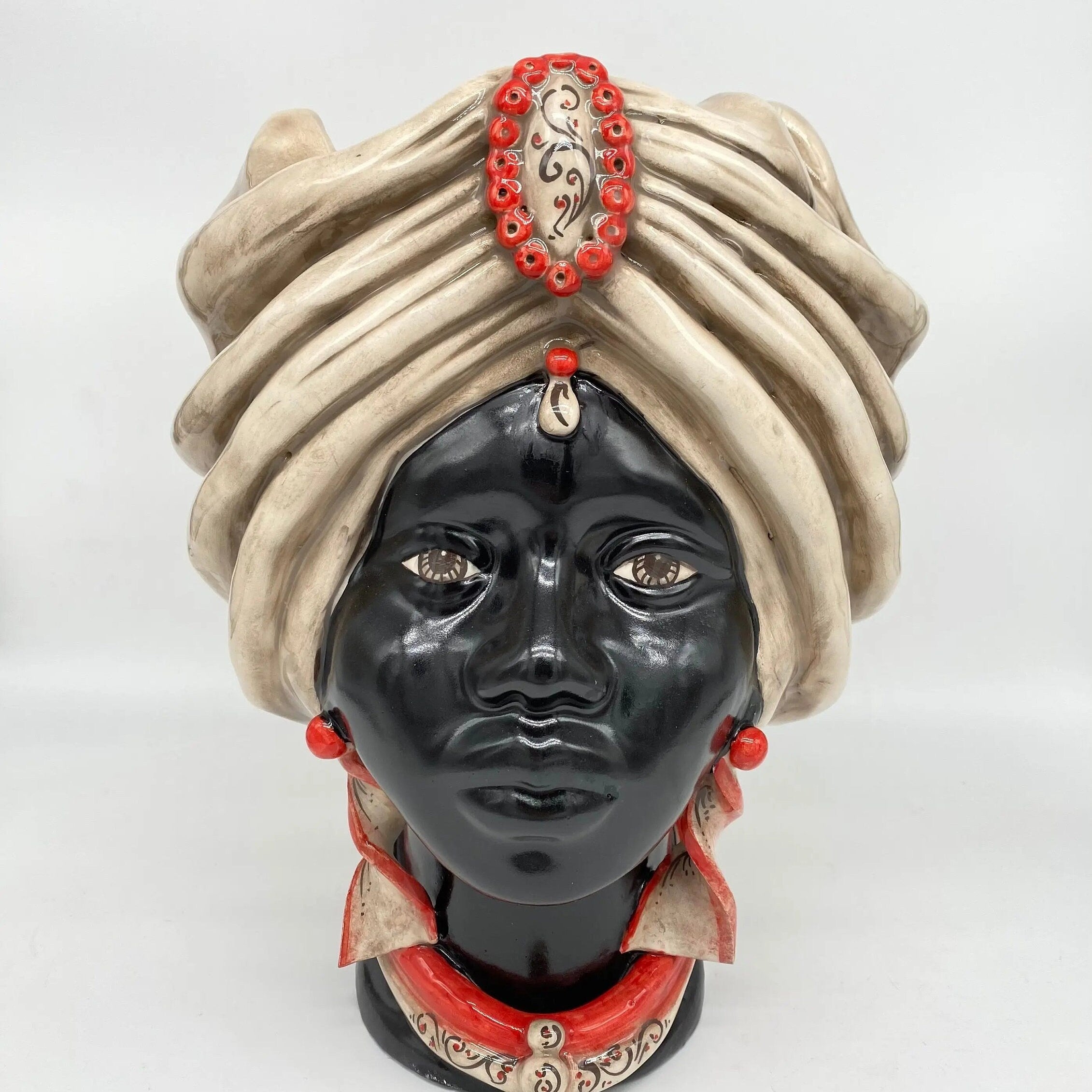 Teste di Moro Atena Ceramica Caltagirone cm H.30 L.23 Artigianale Écru Nero Rosso DD CERAMICHE SICILIANE