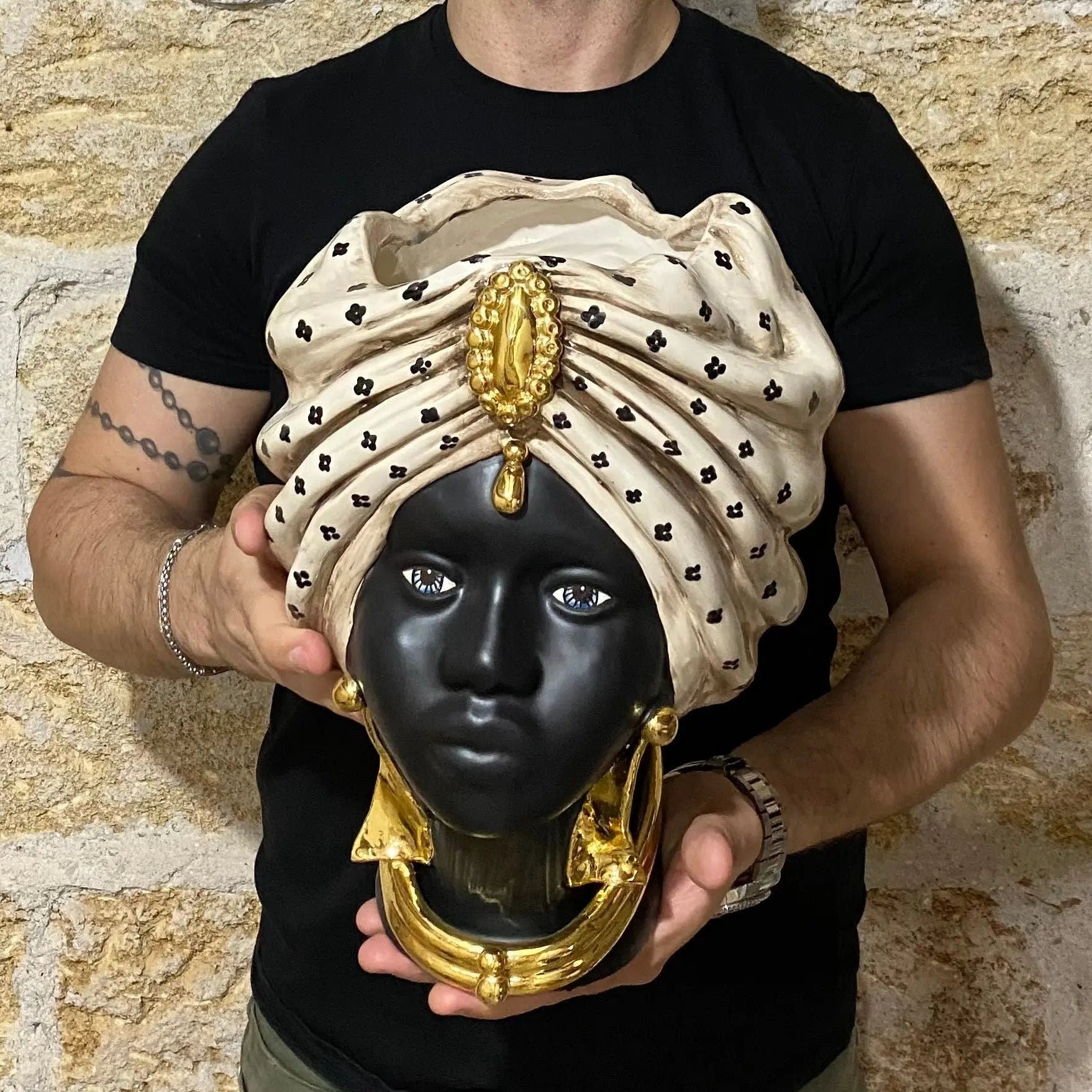 Teste di Moro Atena Ceramica Caltagirone cm H.30 L.23 Artigianale Écru Pois Nero Oro DD CERAMICHE SICILIANE