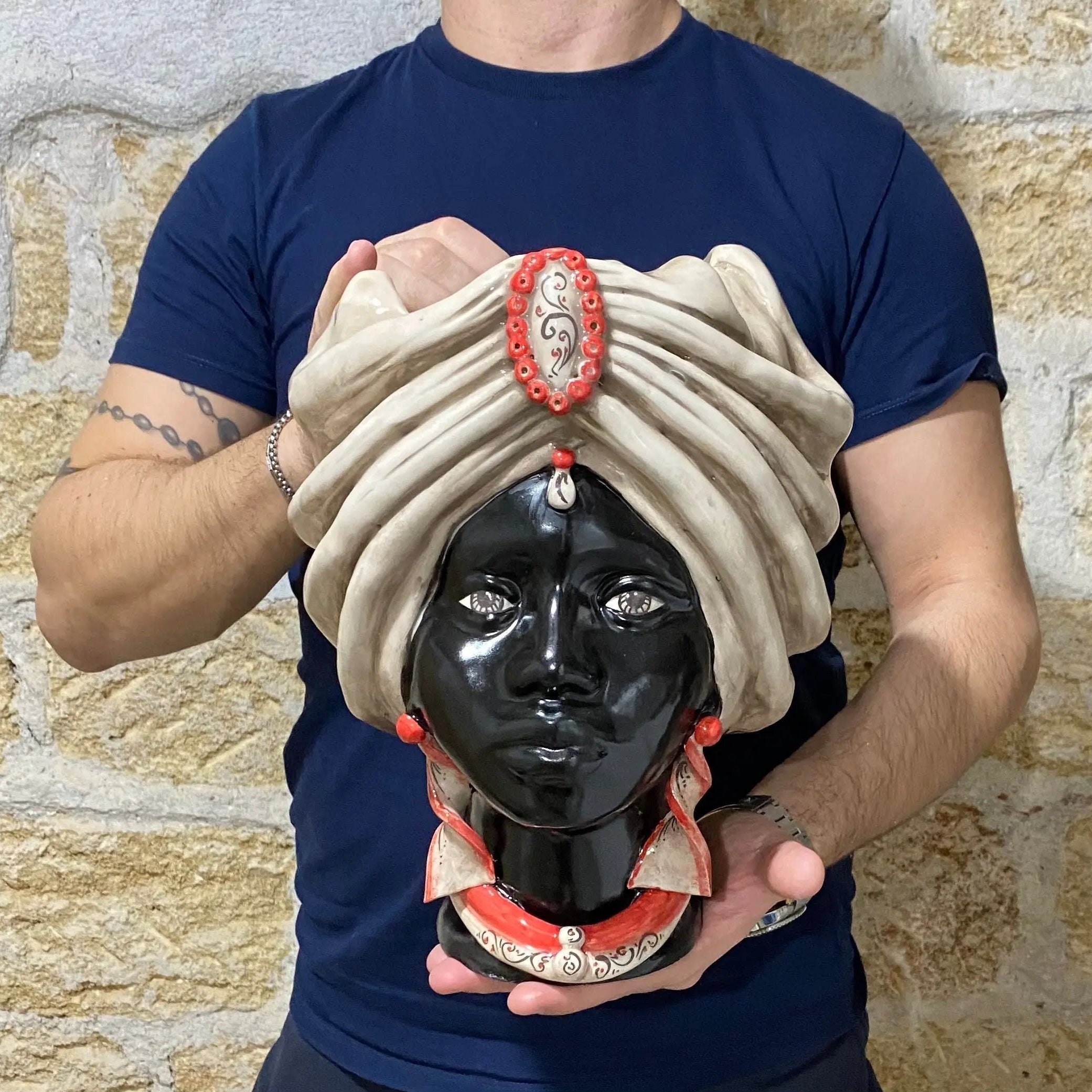 Teste di Moro Atena Ceramica Caltagirone cm H.30 L.23 Artigianale Écru Nero Rosso DD CERAMICHE SICILIANE