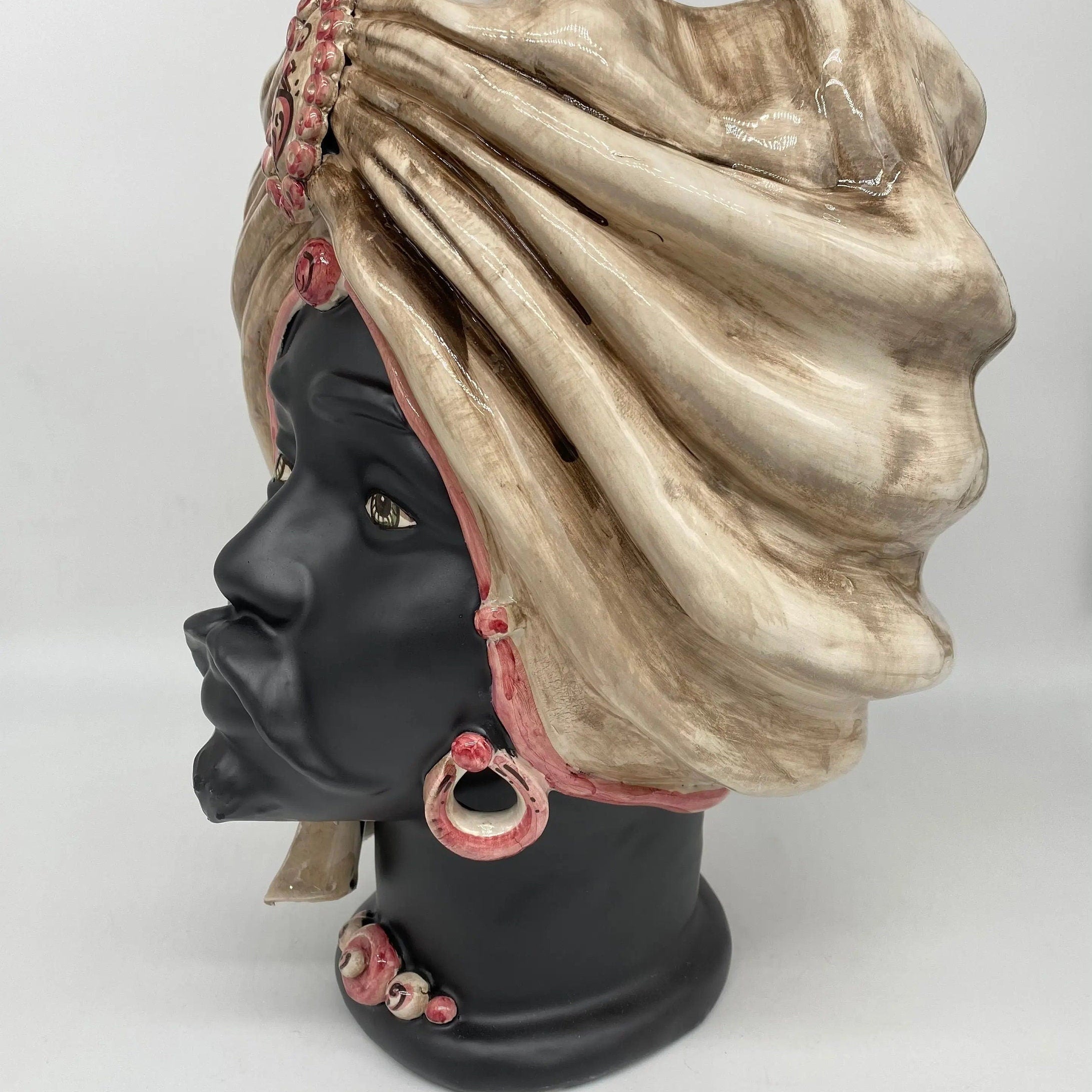 Teste di Moro Atena Ceramica Caltagirone cm H.30 L.23 Artigianale Écru Nero Viola DD CERAMICHE SICILIANE