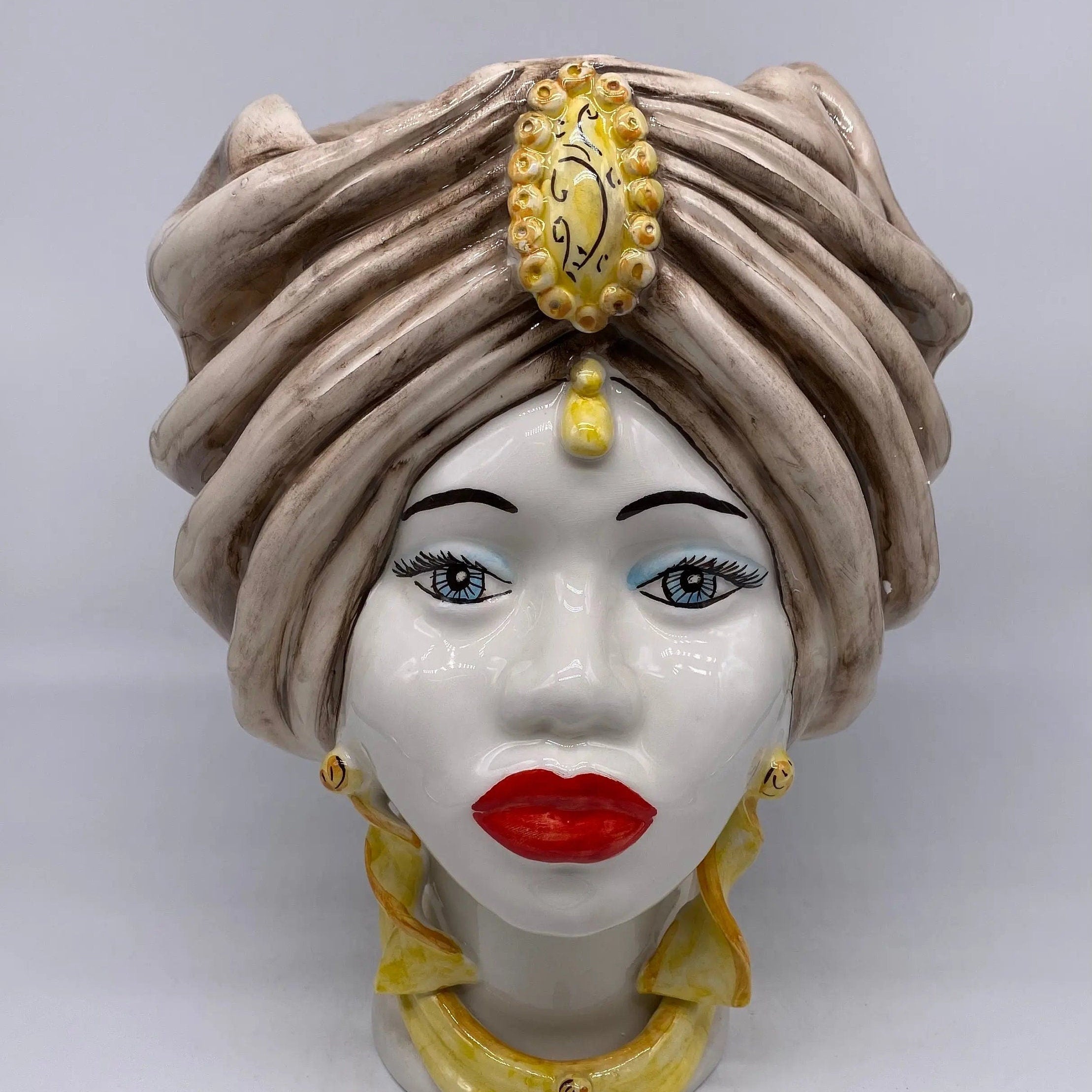 Teste di Moro Atena Ceramica Caltagirone cm H.30 L.23 Artigianale Écru Bianco Giallo DD CERAMICHE SICILIANE