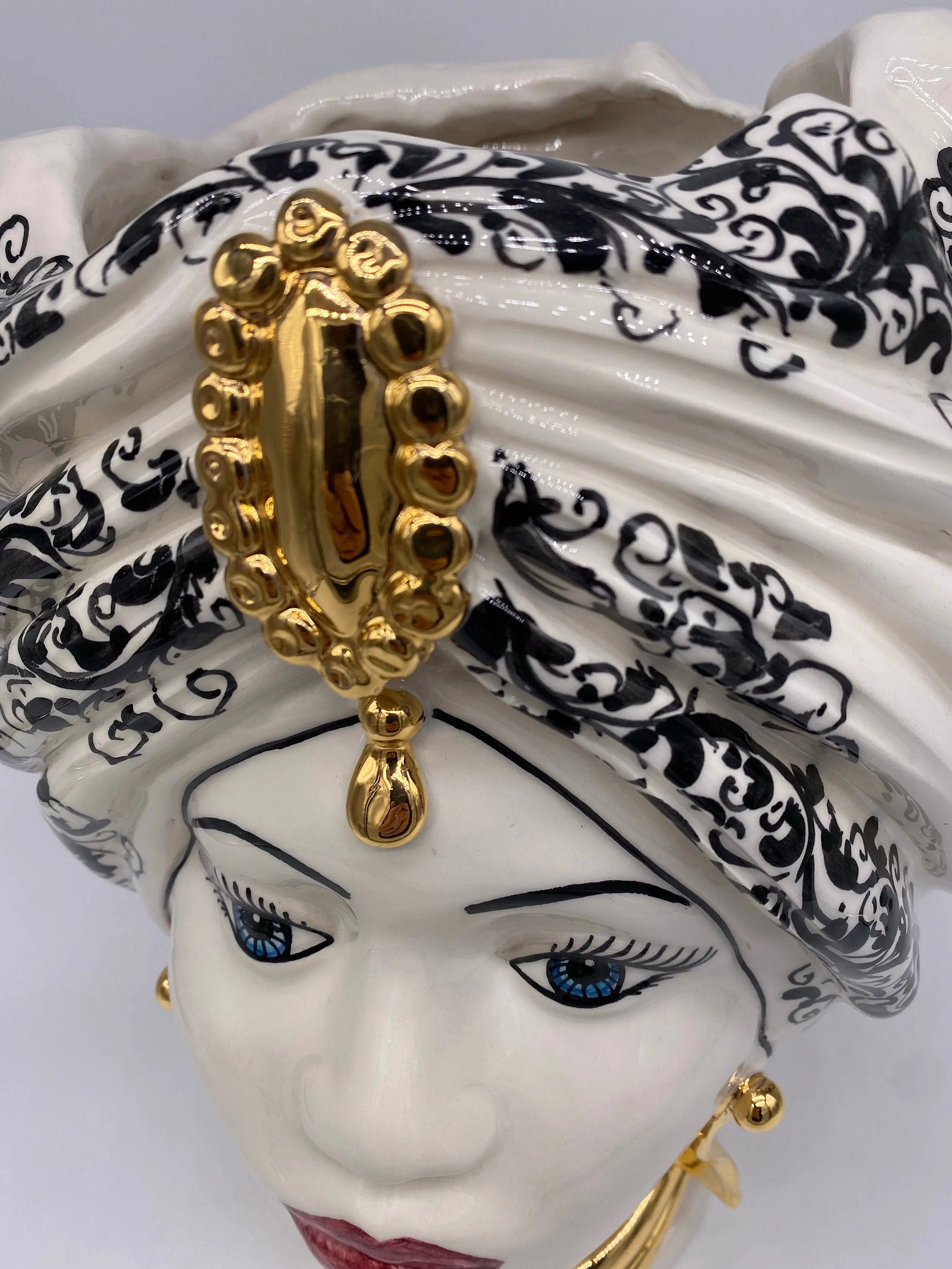 Teste di Moro Atena Ceramica Caltagirone cm H.30 L.23 Artigianale Opaco Bianco Barocco Oro DD CERAMICHE SICILIANE