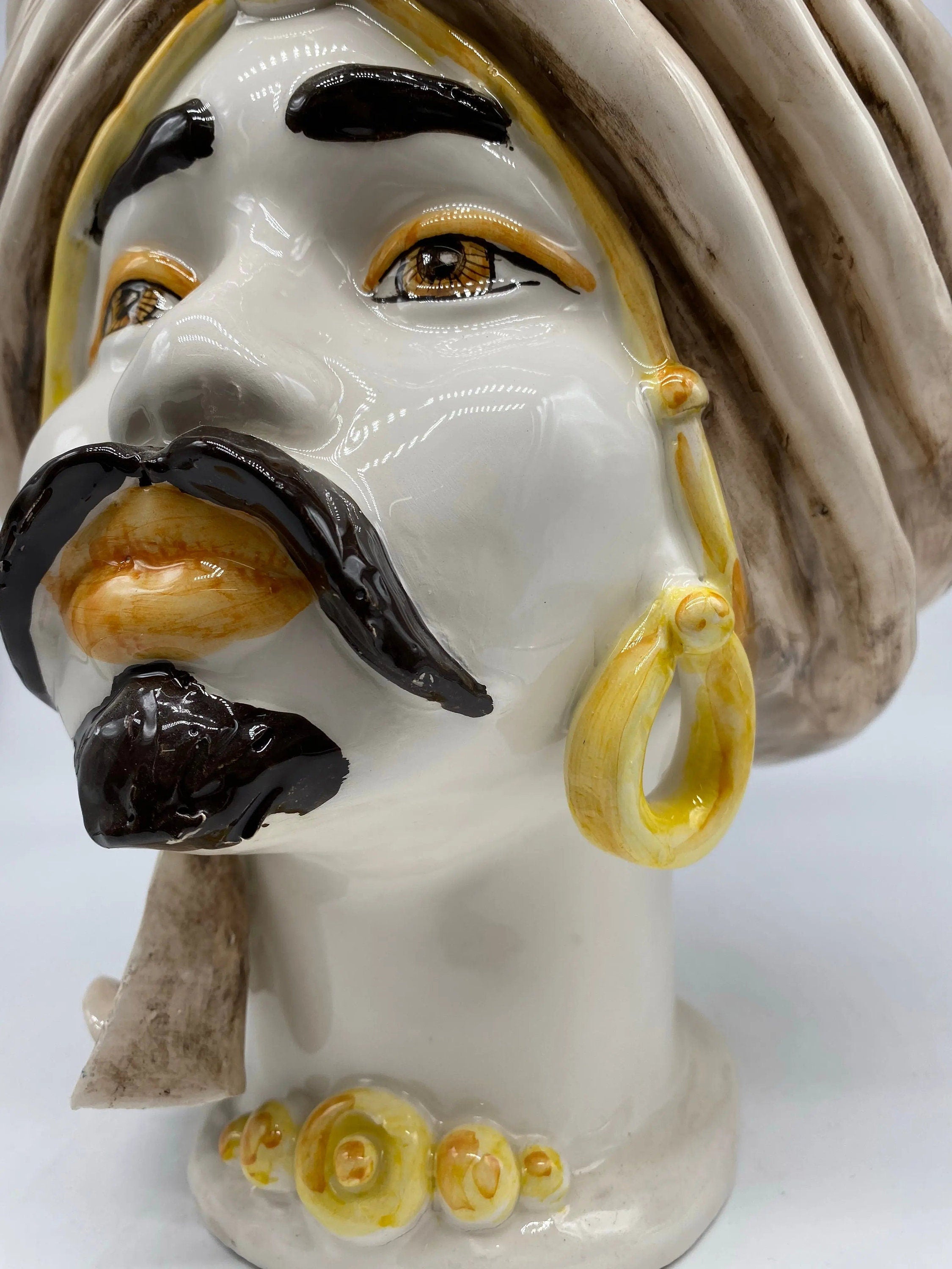 Teste di Moro Atena Ceramica Caltagirone cm H.30 L.23 Artigianale Écru Bianco Giallo DD CERAMICHE SICILIANE
