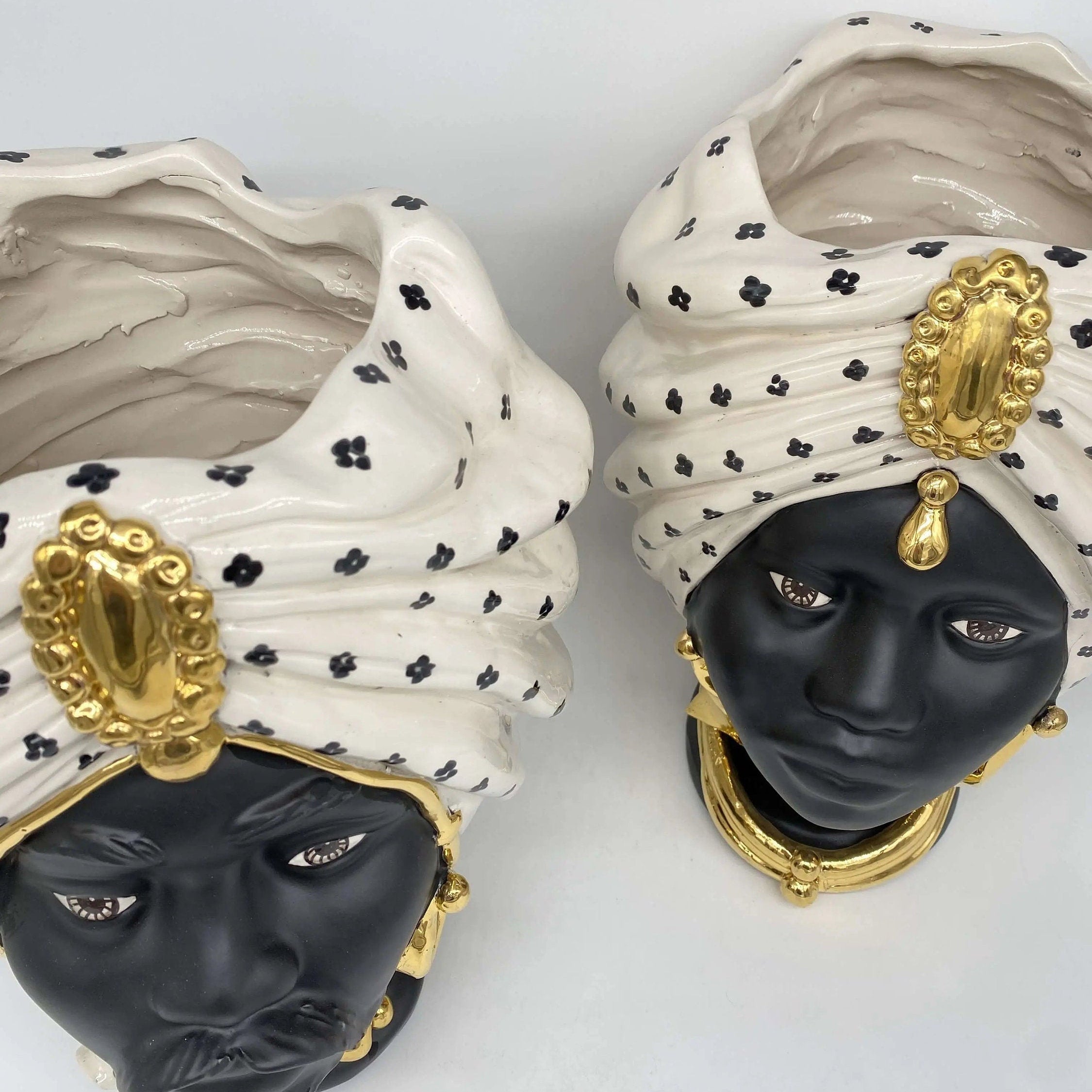 Teste di Moro Atena Ceramica Caltagirone cm H.30 L.23 Artigianale Bianco Pois Nero Oro DD CERAMICHE SICILIANE