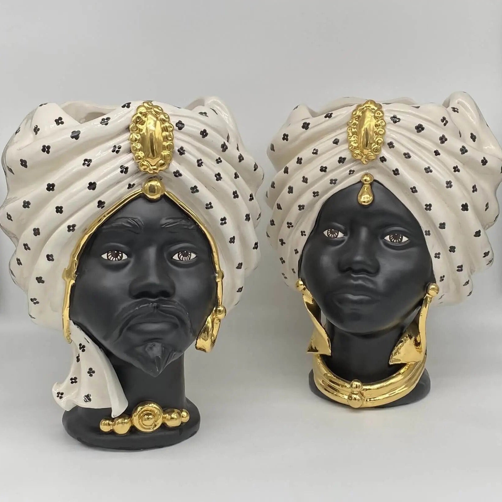 Teste di Moro Atena Ceramica Caltagirone cm H.30 L.23 Artigianale Bianco Pois Nero Oro DD CERAMICHE SICILIANE