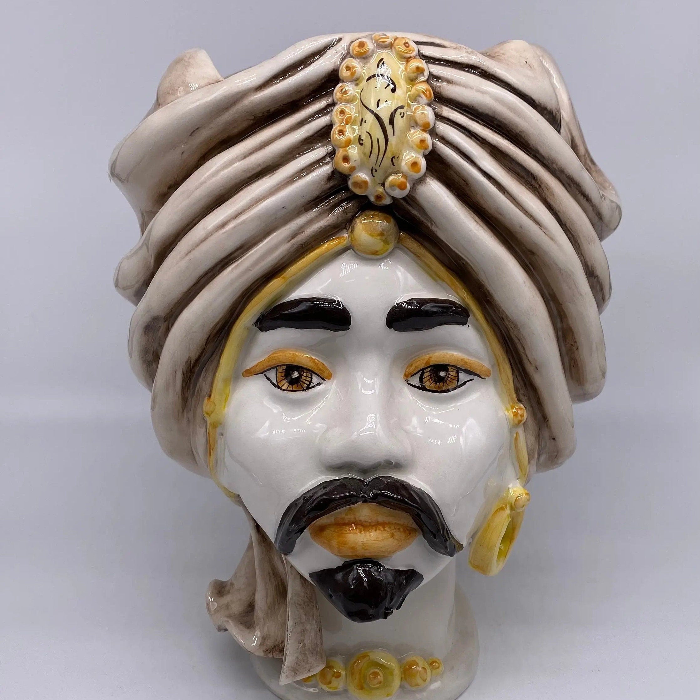 Teste di Moro Atena Ceramica Caltagirone cm H.30 L.23 Artigianale Écru Bianco Giallo DD CERAMICHE SICILIANE