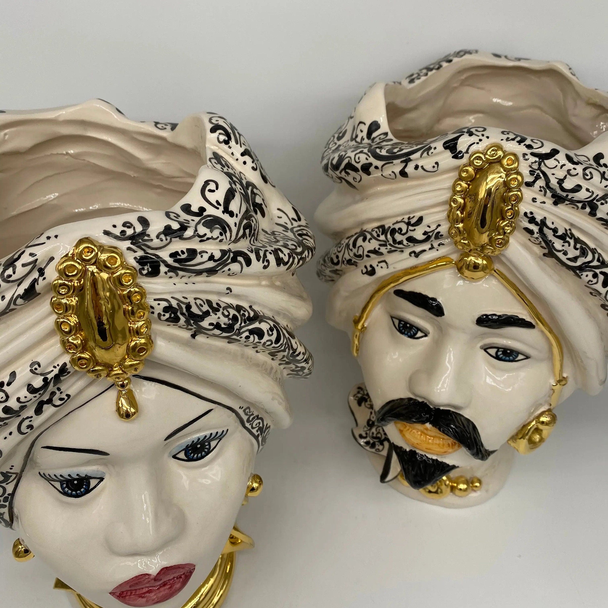 Teste di Moro Atena Ceramica Caltagirone cm H.30 L.23 Artigianale Bianco Decoro Barocco Oro DD CERAMICHE SICILIANE