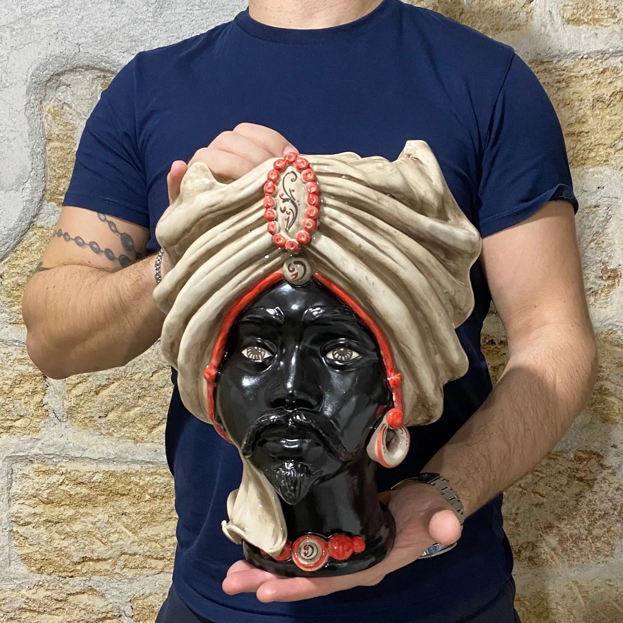 Teste di Moro Atena Ceramica Caltagirone cm H.30 L.23 Artigianale Écru Nero Rosso DD CERAMICHE SICILIANE