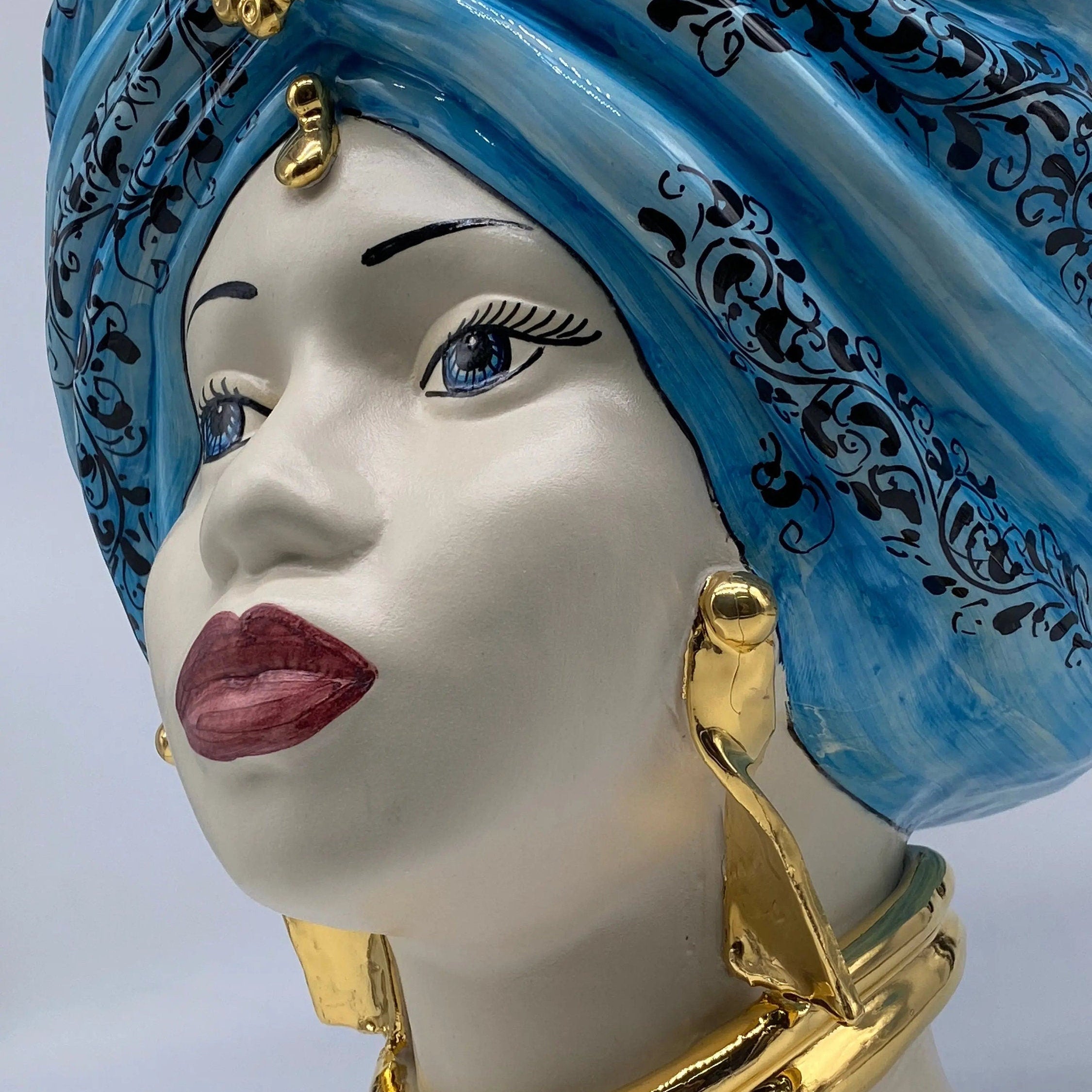 Teste di Moro Atena Ceramica Caltagirone cm H.30 L.23 Artigianale Opaco Celeste Barocco Oro DD CERAMICHE SICILIANE
