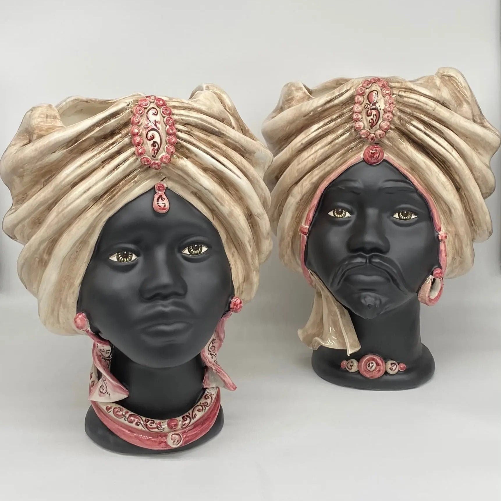 Teste di Moro Atena Ceramica Caltagirone cm H.30 L.23 Artigianale Écru Nero Viola DD CERAMICHE SICILIANE