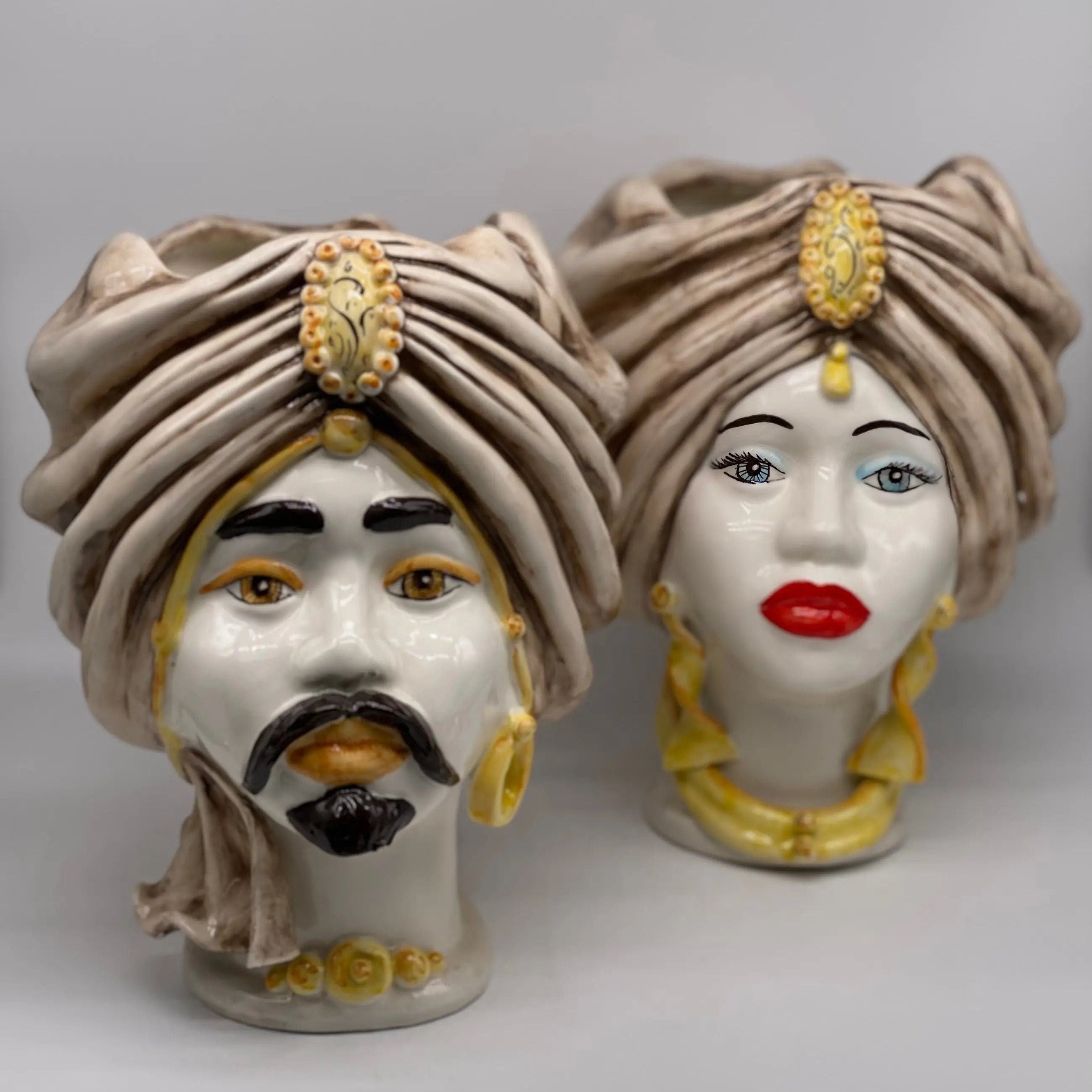 Teste di Moro Atena Ceramica Caltagirone cm H.30 L.23 Artigianale Écru Bianco Giallo DD CERAMICHE SICILIANE
