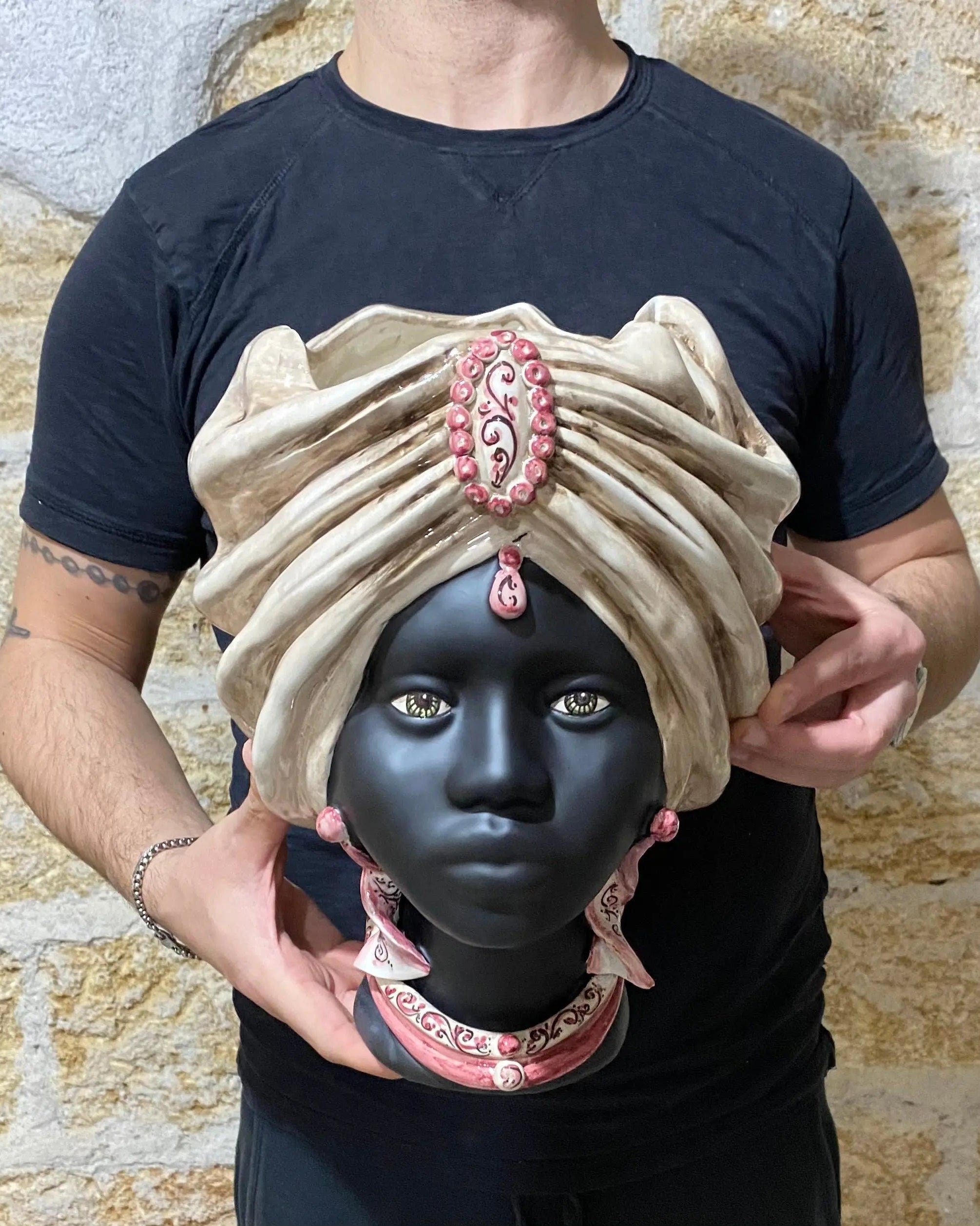 Teste di Moro Atena Ceramica Caltagirone cm H.30 L.23 Artigianale Écru Nero Viola DD CERAMICHE SICILIANE