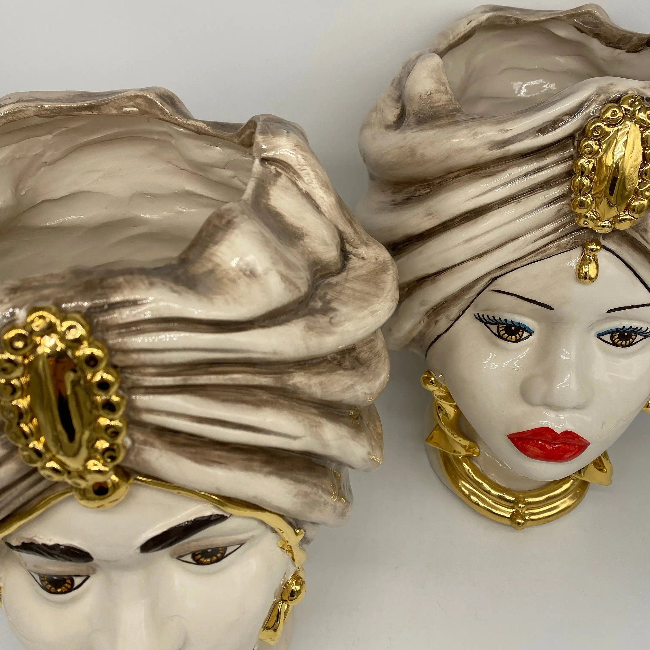 Teste di Moro Atena Ceramica Caltagirone cm H.30 L.23 Artigianale Écru Beige Oro DD CERAMICHE SICILIANE