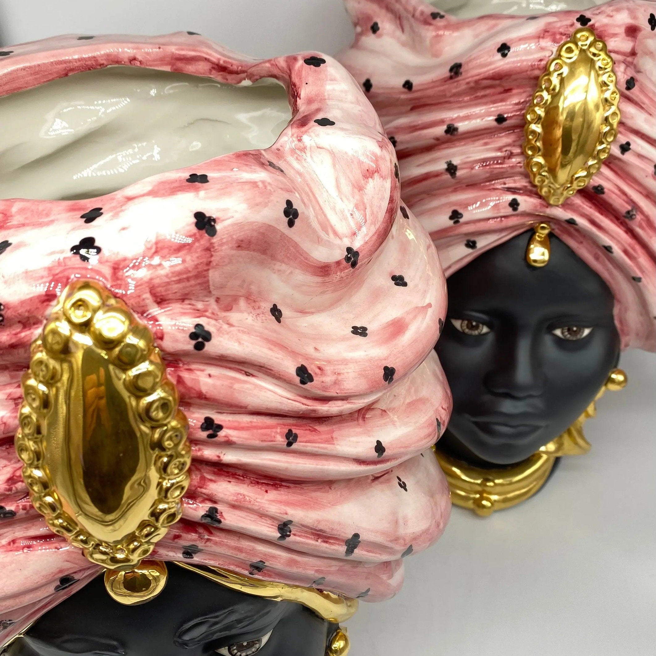 Teste di Moro Atena Ceramica Caltagirone cm H.40 L.28 Artigianale Rosa Pois Nero Oro DD CERAMICHE SICILIANE