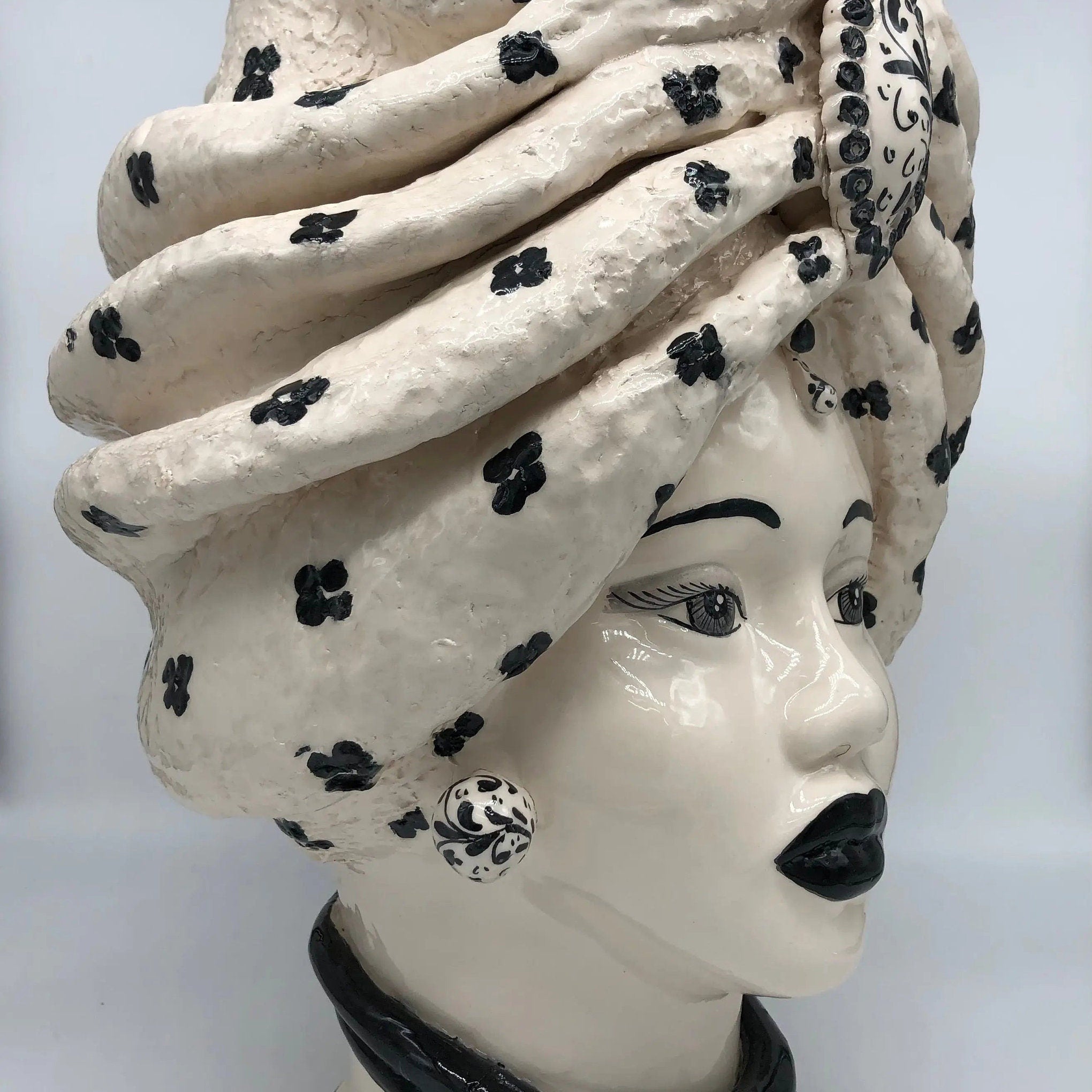 Teste di Moro Atena Ceramica Caltagirone cm H.40 L.28 Artigianale Bianco Pois Nero DD CERAMICHE SICILIANE