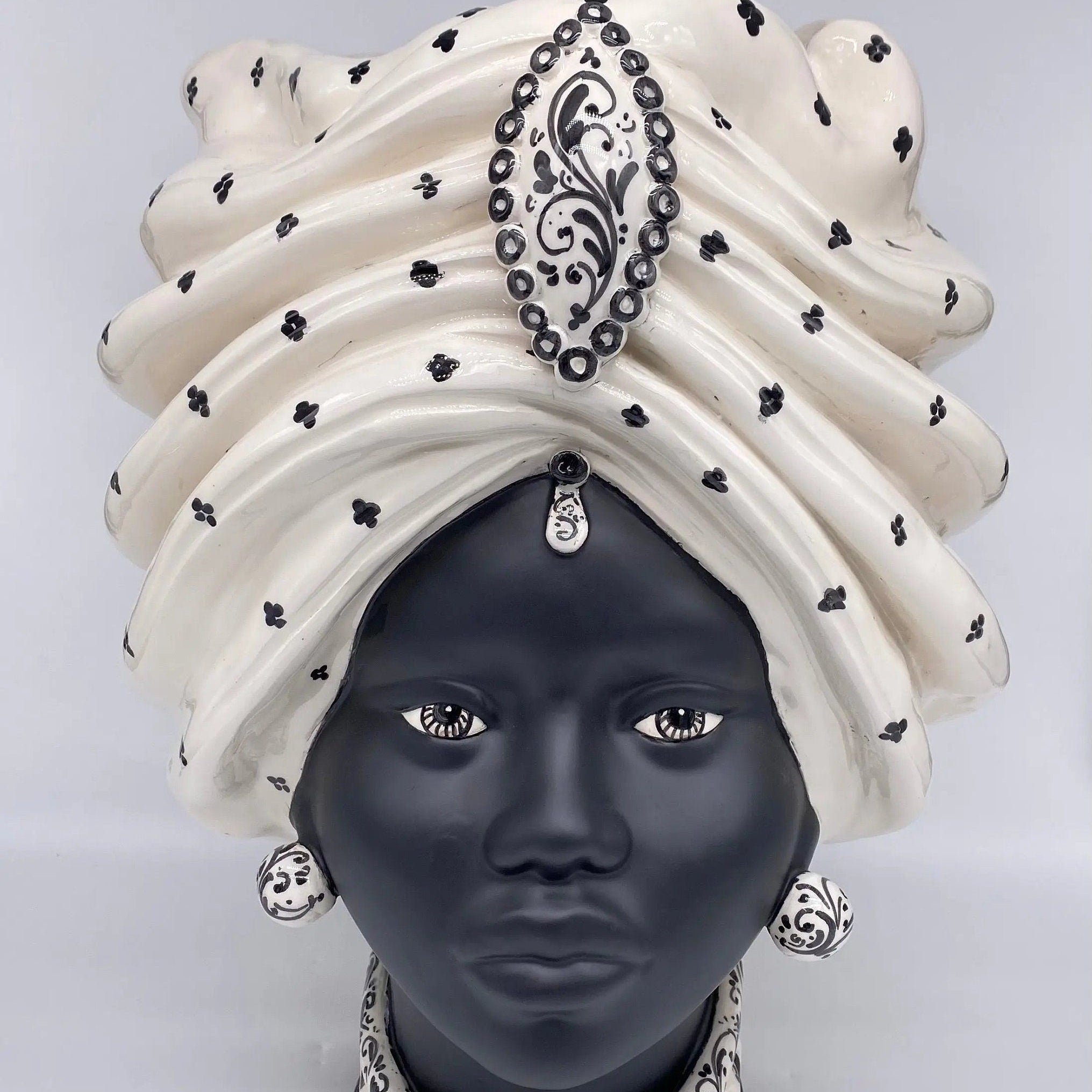 Teste di Moro Atena Ceramica Caltagirone cm H.40 L.28 Artigianale Bianco Pois Nero Opaco DD CERAMICHE SICILIANE