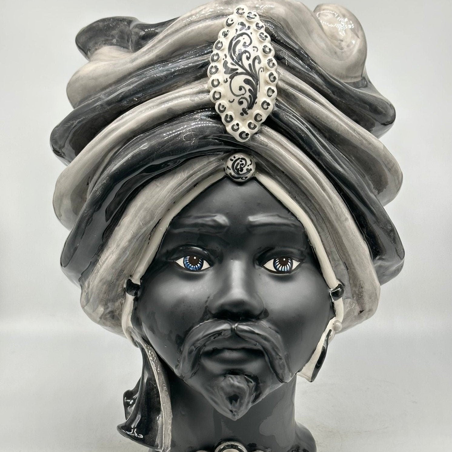 Teste di Moro Atena Ceramica Caltagirone cm H.40 L.28 Artigianale Striscie Grigio Nero - DD CERAMICHE SICILIANE