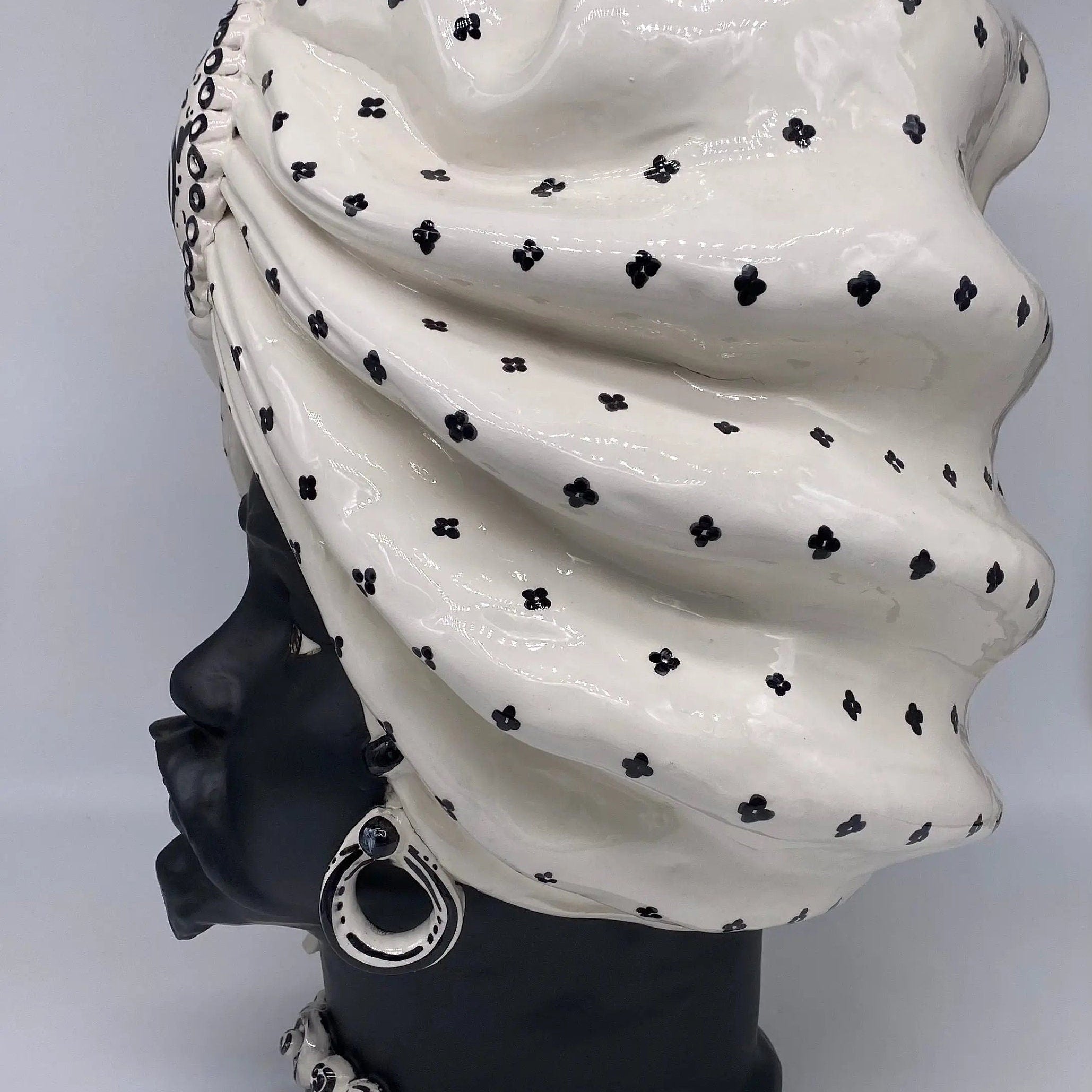 Teste di Moro Atena Ceramica Caltagirone cm H.40 L.28 Artigianale Bianco Pois Nero Opaco DD CERAMICHE SICILIANE