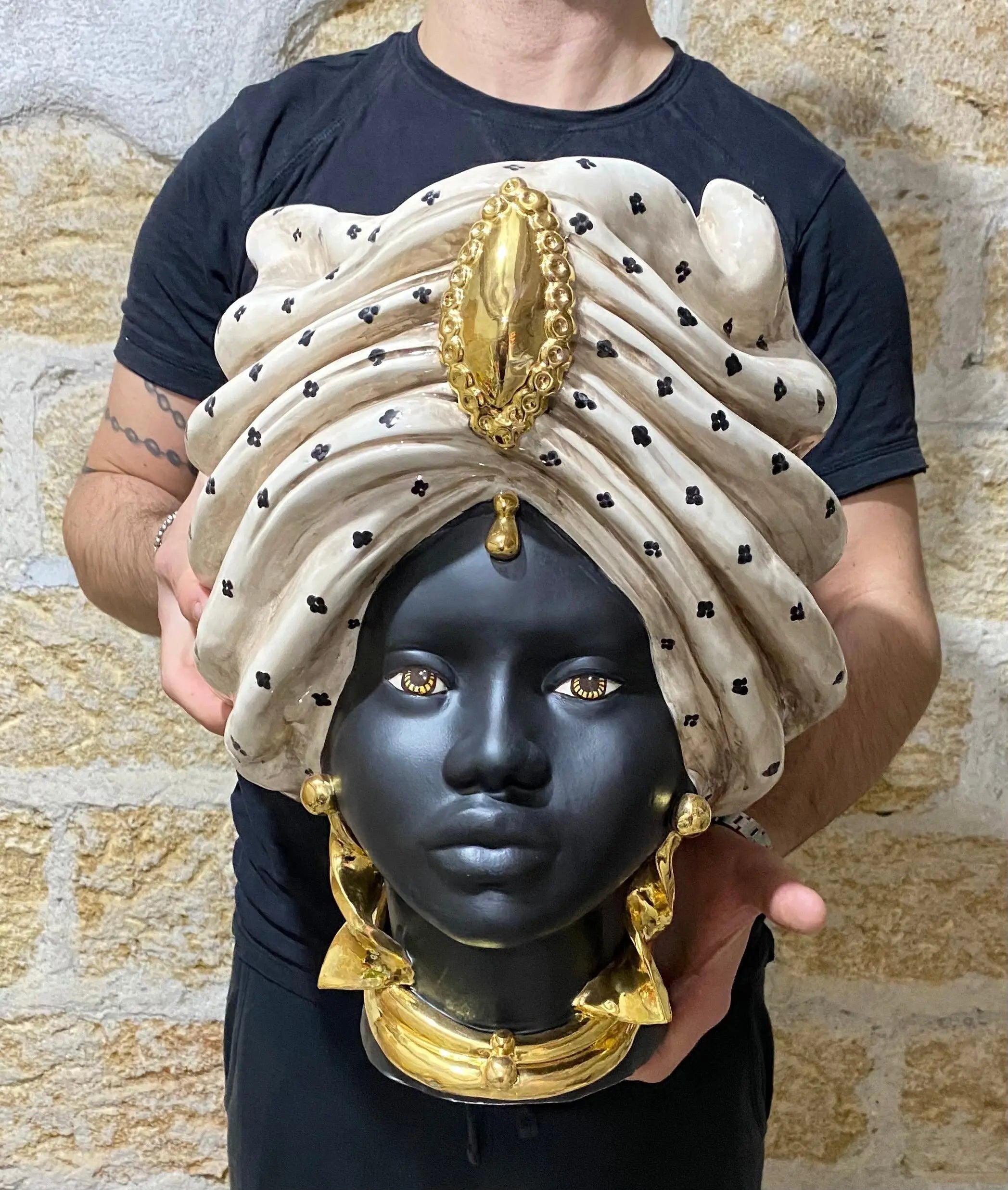 Teste di Moro Atena Ceramica Caltagirone cm H.40 L.28 Artigianale Écru Pois Nero Oro DD CERAMICHE SICILIANE