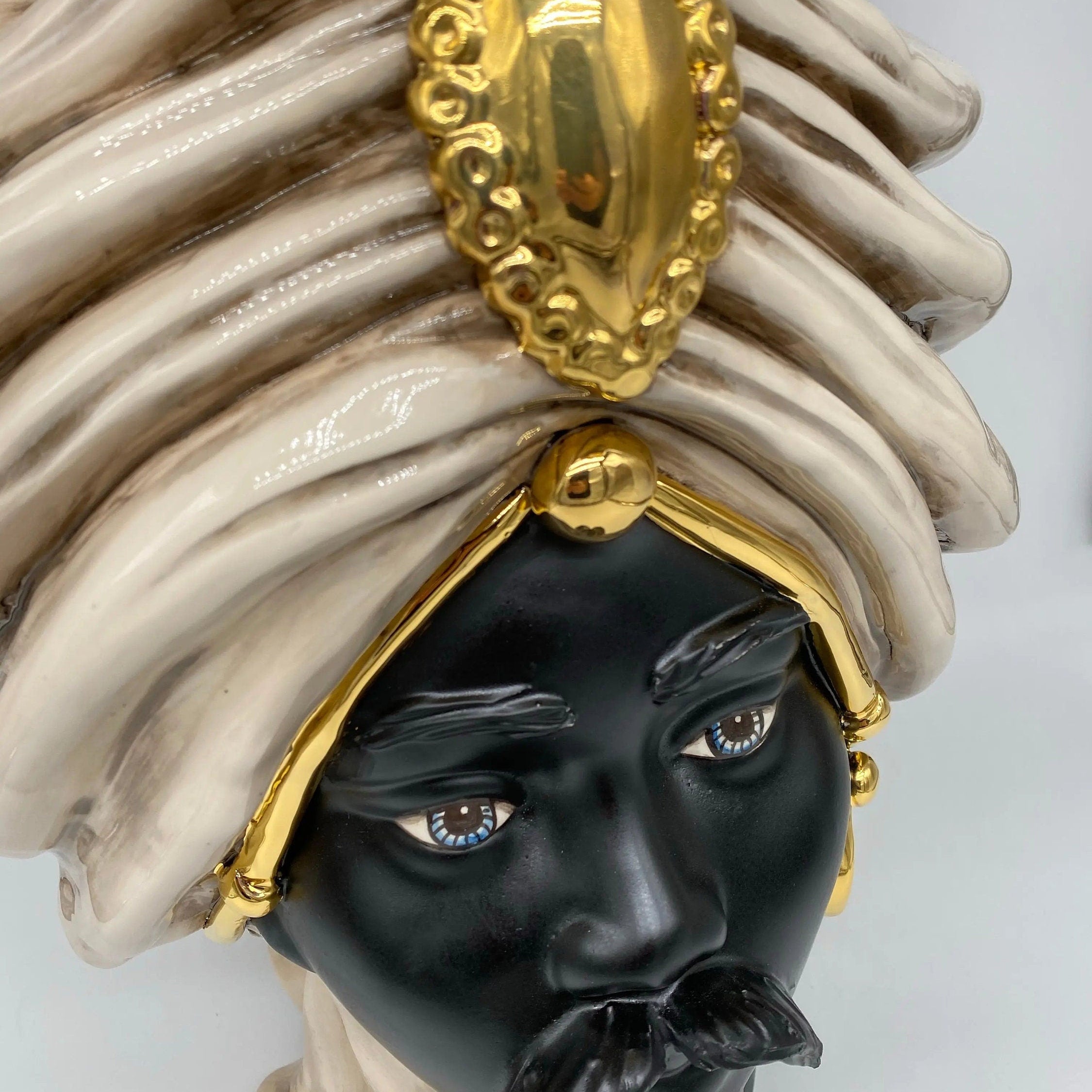 Teste di Moro Atena Ceramica Caltagirone cm H.40 L.28 Artigianale Écru Nero Oro DD CERAMICHE SICILIANE