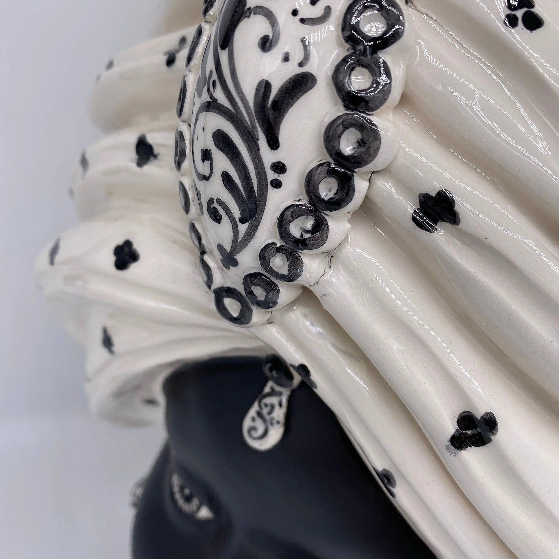 Teste di Moro Atena Ceramica Caltagirone cm H.40 L.28 Artigianale Bianco Pois Nero Opaco DD CERAMICHE SICILIANE