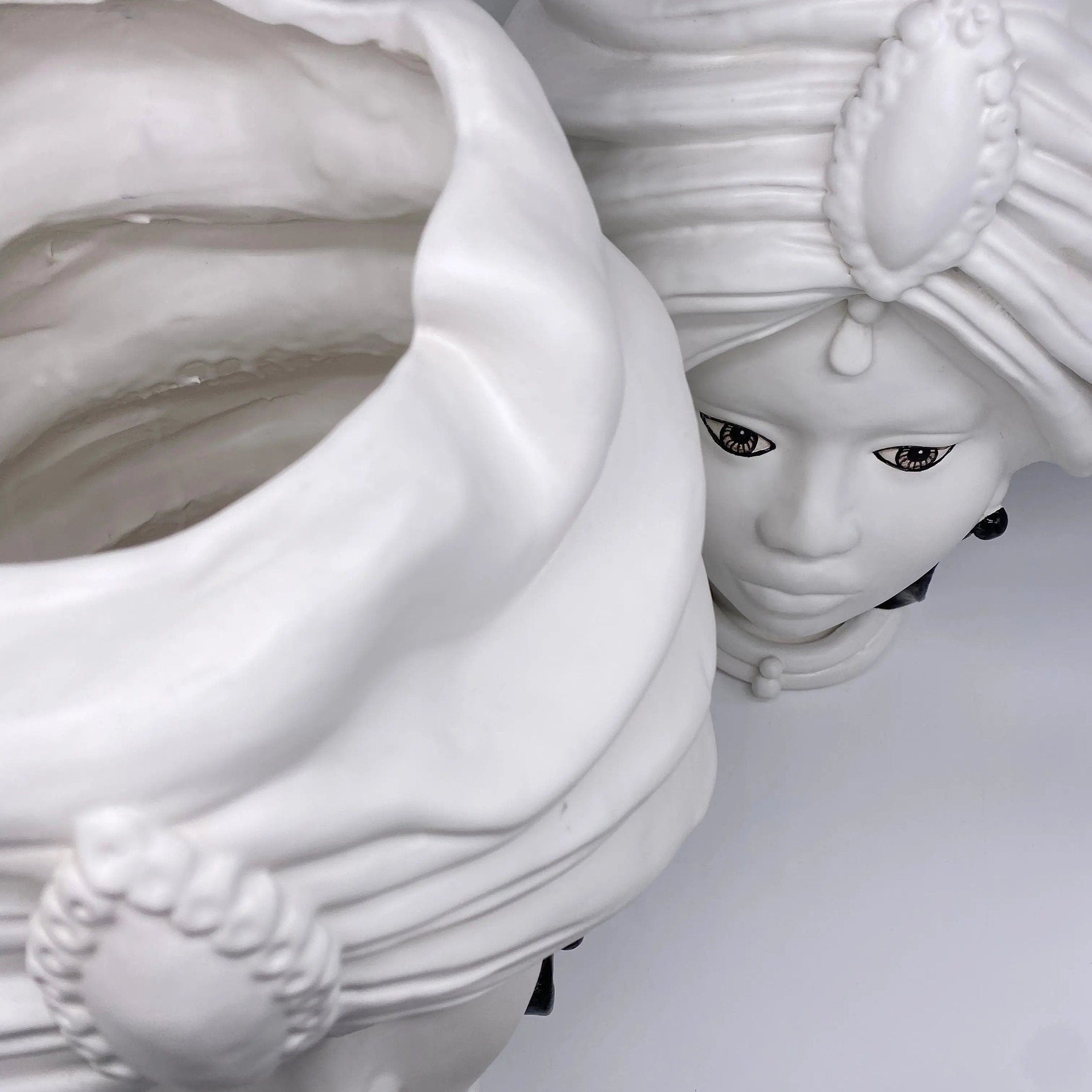 Teste di Moro Atena Ceramica Caltagirone cm H.40 L.28 Artigianale Bianco Opaco DD CERAMICHE SICILIANE