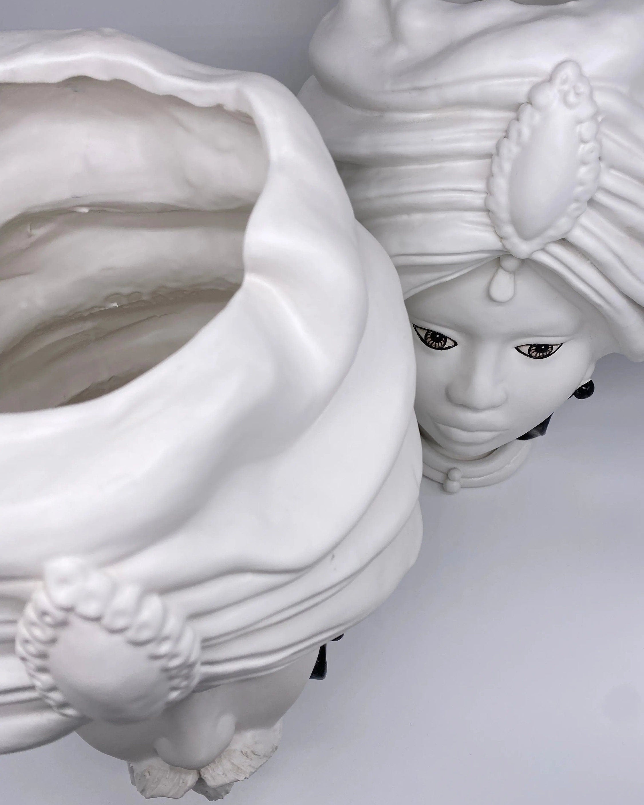 Teste di Moro Atena Ceramica Caltagirone cm H.40 L.28 Artigianale Bianco Opaco DD CERAMICHE SICILIANE