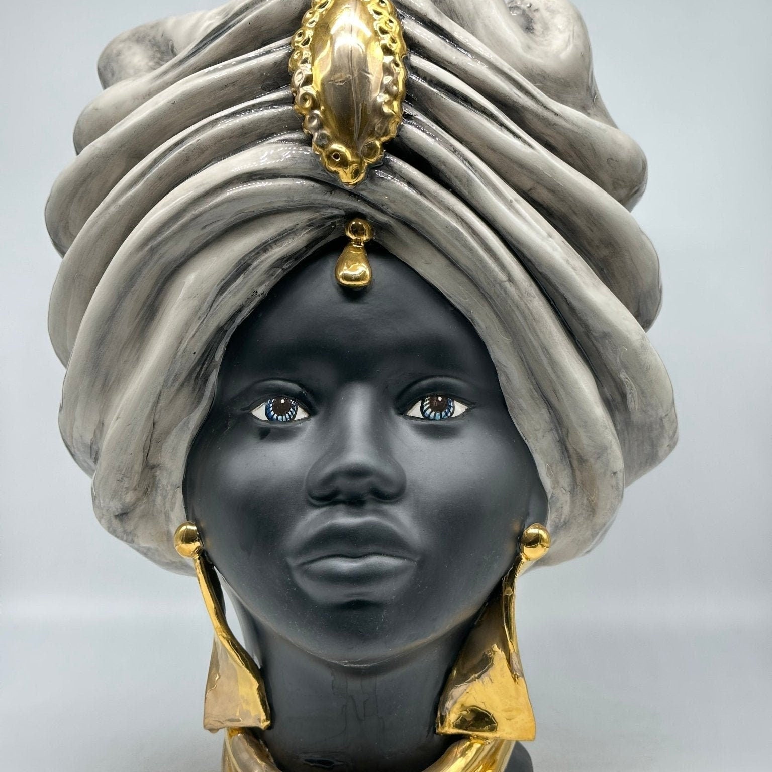 Teste di Moro Atena Ceramica Caltagirone cm H.40 L.28 Artigianale Ghiaccio Opaco Oro - DD CERAMICHE SICILIANE