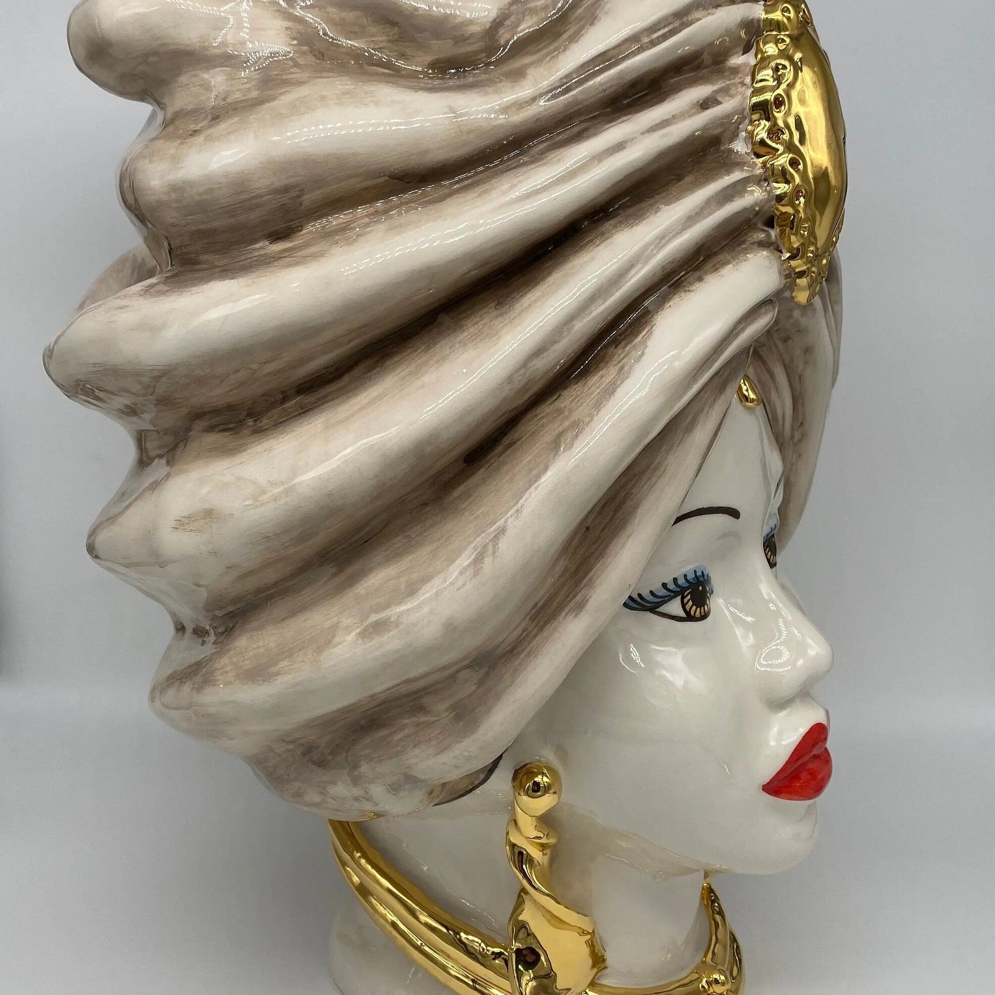 Teste di Moro Atena Ceramica Caltagirone cm H.40 L.28 Artigianale Écru Beige Oro DD CERAMICHE SICILIANE