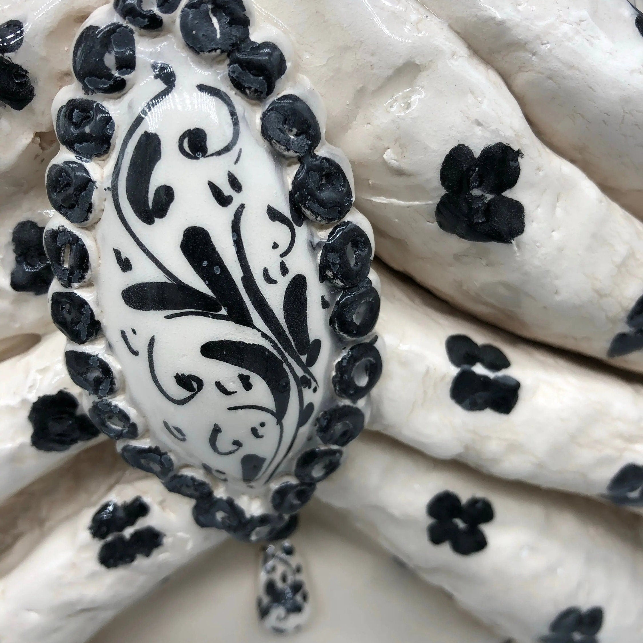 Teste di Moro Atena Ceramica Caltagirone cm H.40 L.28 Artigianale Bianco Pois Nero DD CERAMICHE SICILIANE