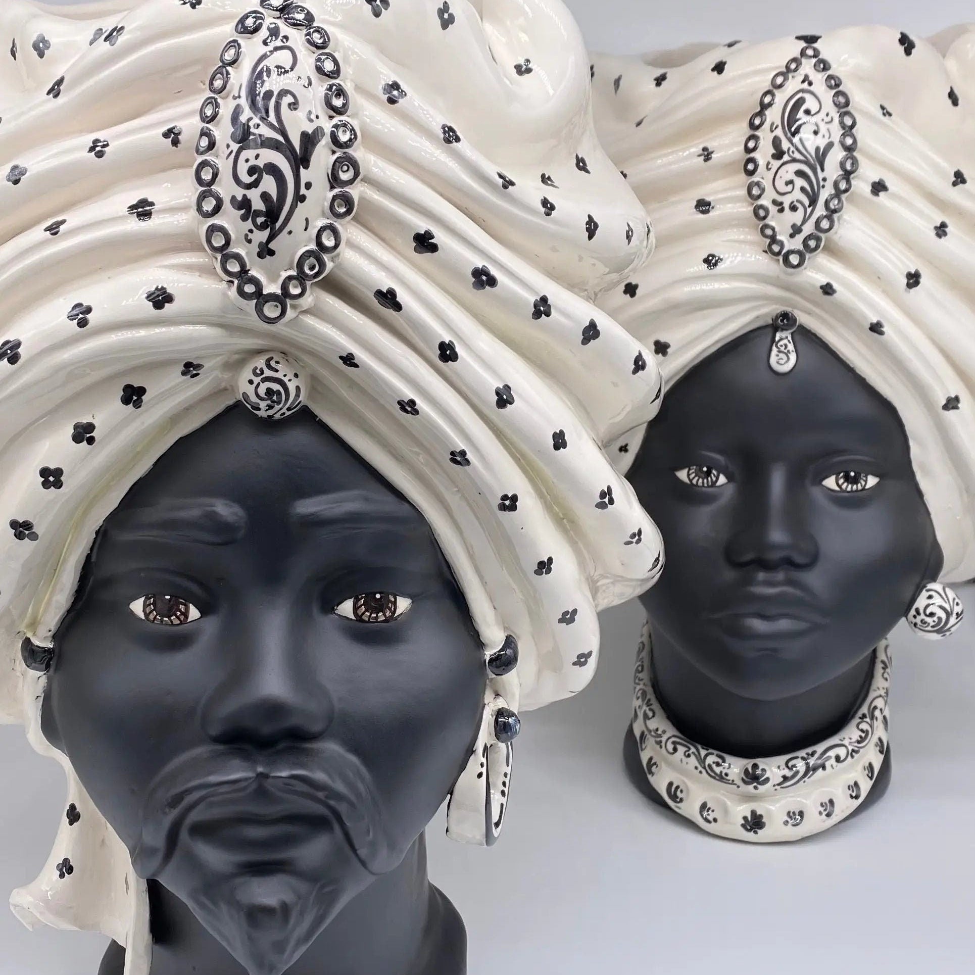 Teste di Moro Atena Ceramica Caltagirone cm H.40 L.28 Artigianale Bianco Pois Nero Opaco DD CERAMICHE SICILIANE