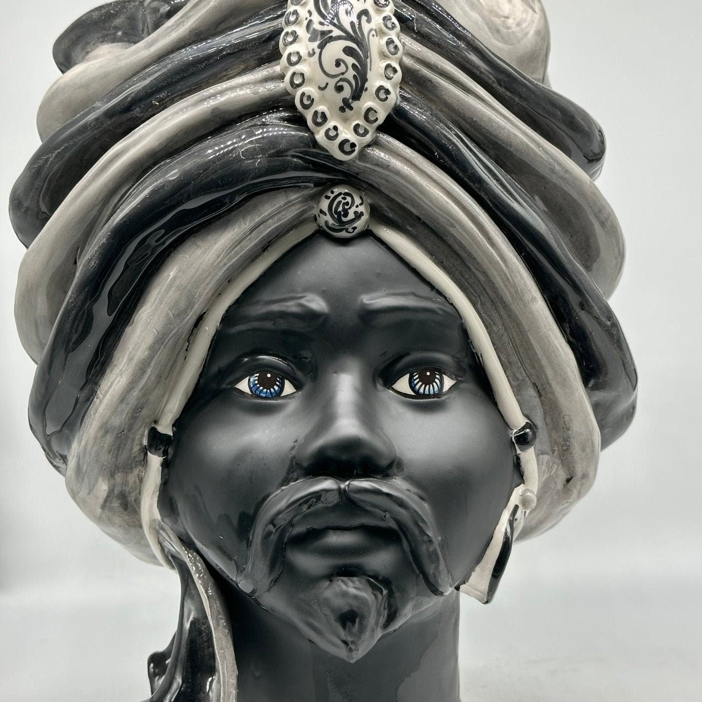 Teste di Moro Atena Ceramica Caltagirone cm H.40 L.28 Artigianale Striscie Grigio Nero - DD CERAMICHE SICILIANE