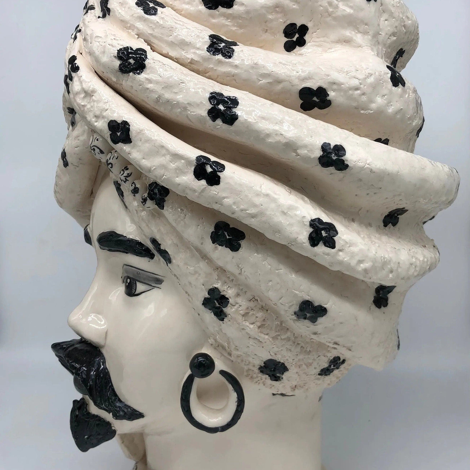 Teste di Moro Atena Ceramica Caltagirone cm H.40 L.28 Artigianale Bianco Pois Nero DD CERAMICHE SICILIANE