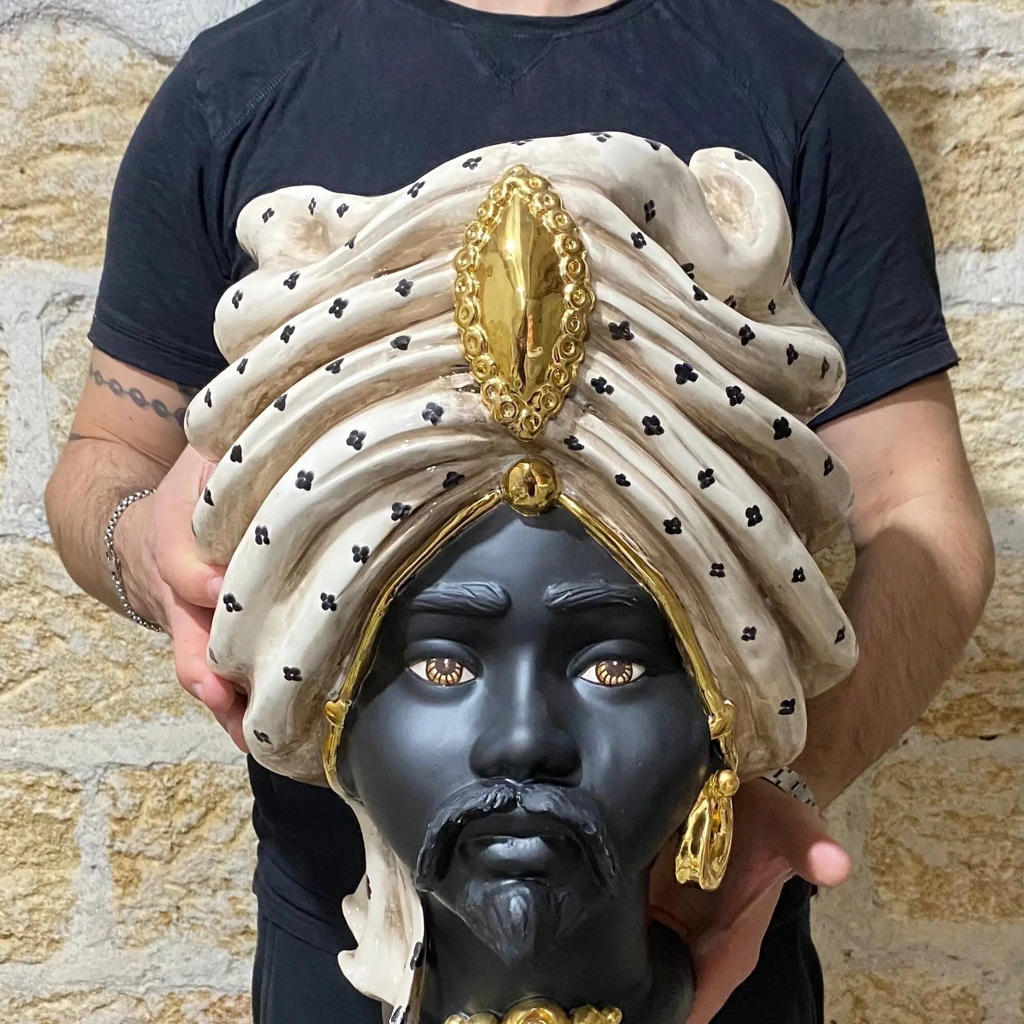 Teste di Moro Atena Ceramica Caltagirone cm H.40 L.28 Artigianale Écru Pois Nero Oro DD CERAMICHE SICILIANE