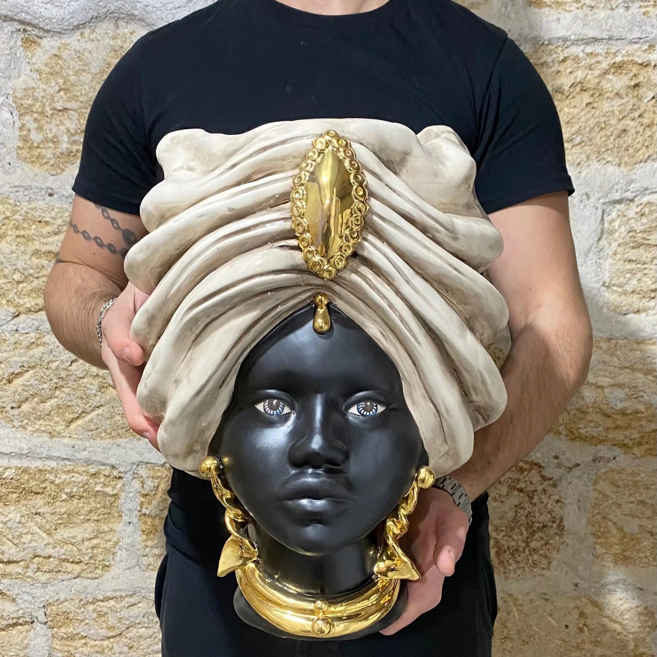 Teste di Moro Atena Ceramica Caltagirone cm H.40 L.28 Artigianale Écru Nero Oro DD CERAMICHE SICILIANE