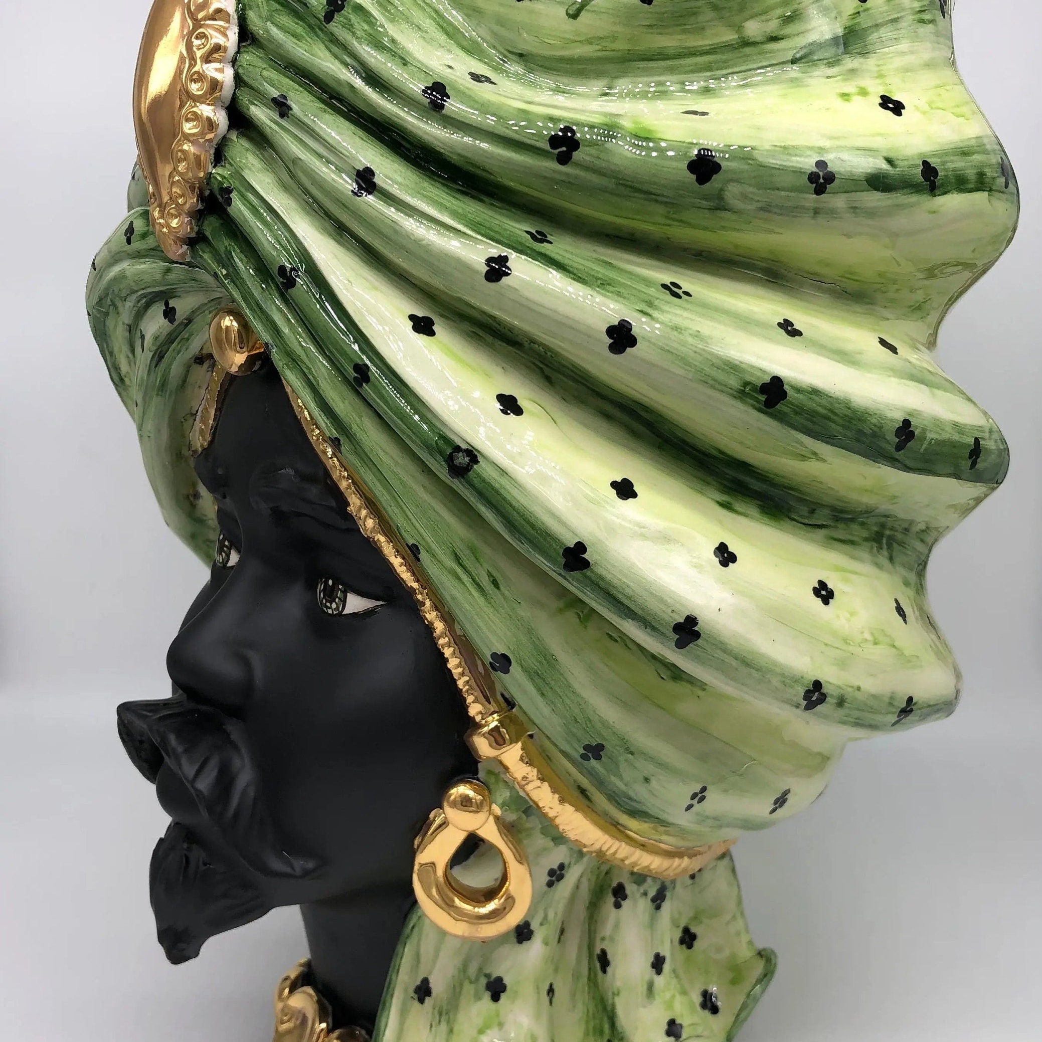 Teste di Moro Atena Ceramica Caltagirone cm H.40 L.28 Artigianale Verde Pois Nero Oro DD CERAMICHE SICILIANE