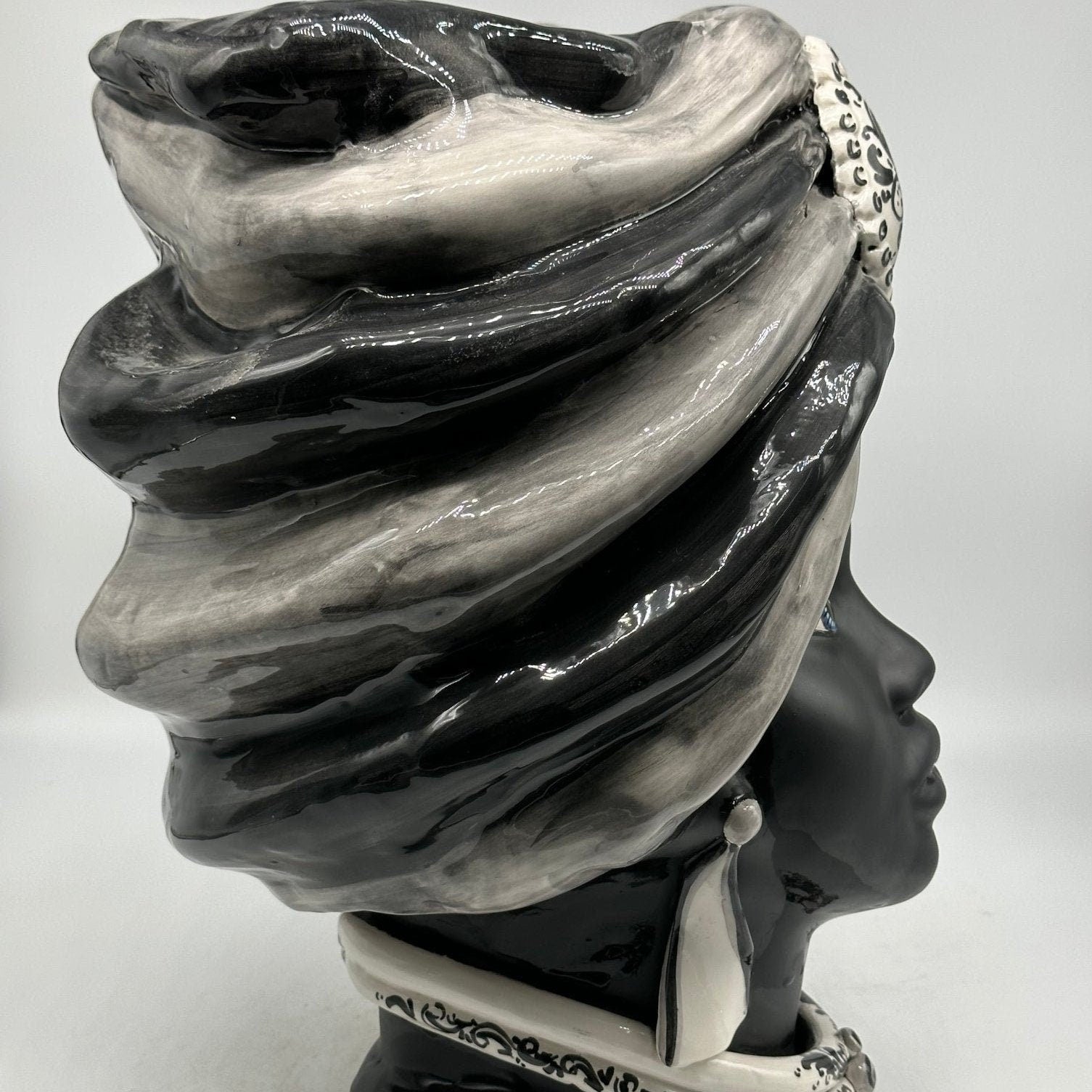 Teste di Moro Atena Ceramica Caltagirone cm H.40 L.28 Artigianale Striscie Grigio Nero - DD CERAMICHE SICILIANE