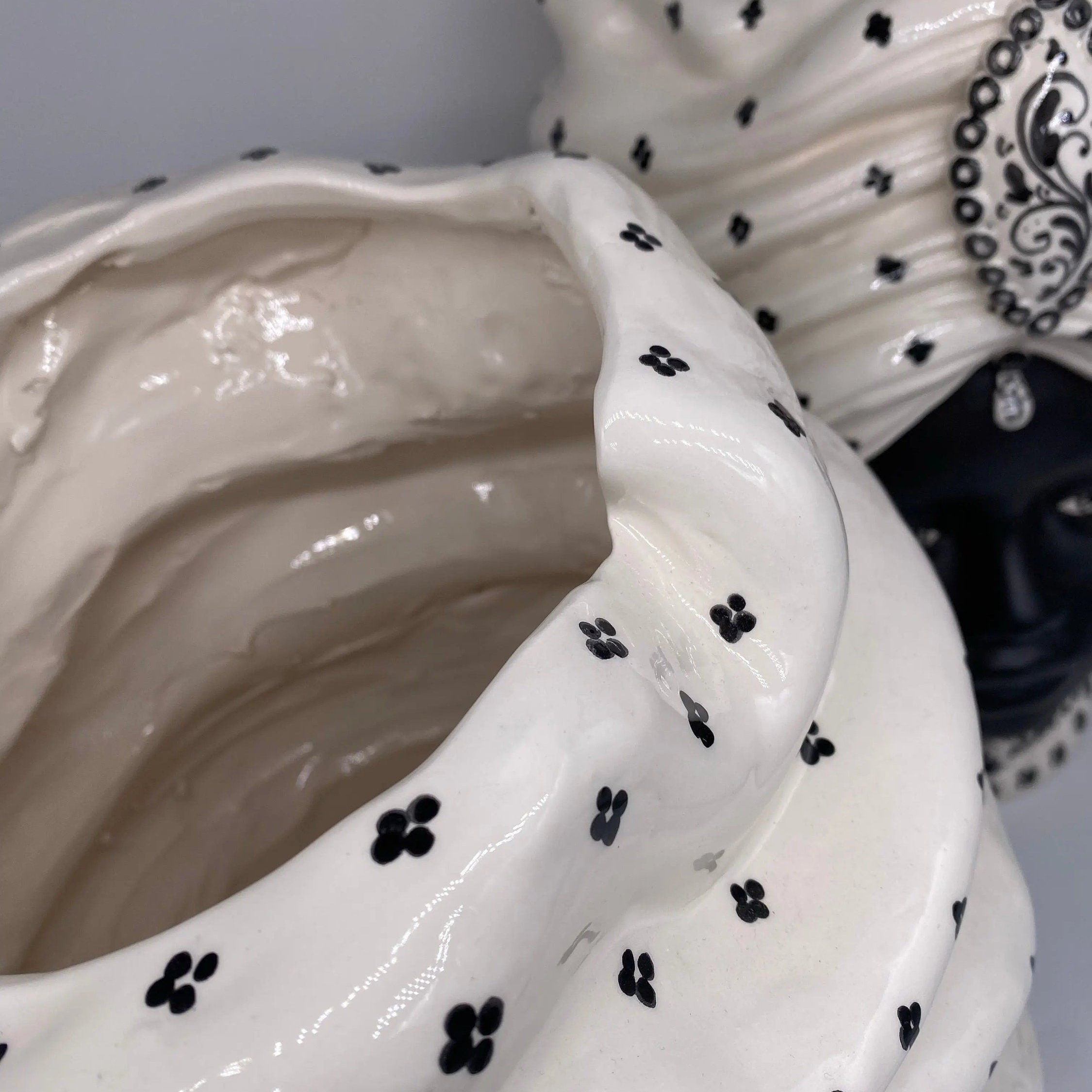 Teste di Moro Atena Ceramica Caltagirone cm H.40 L.28 Artigianale Bianco Pois Nero Opaco DD CERAMICHE SICILIANE