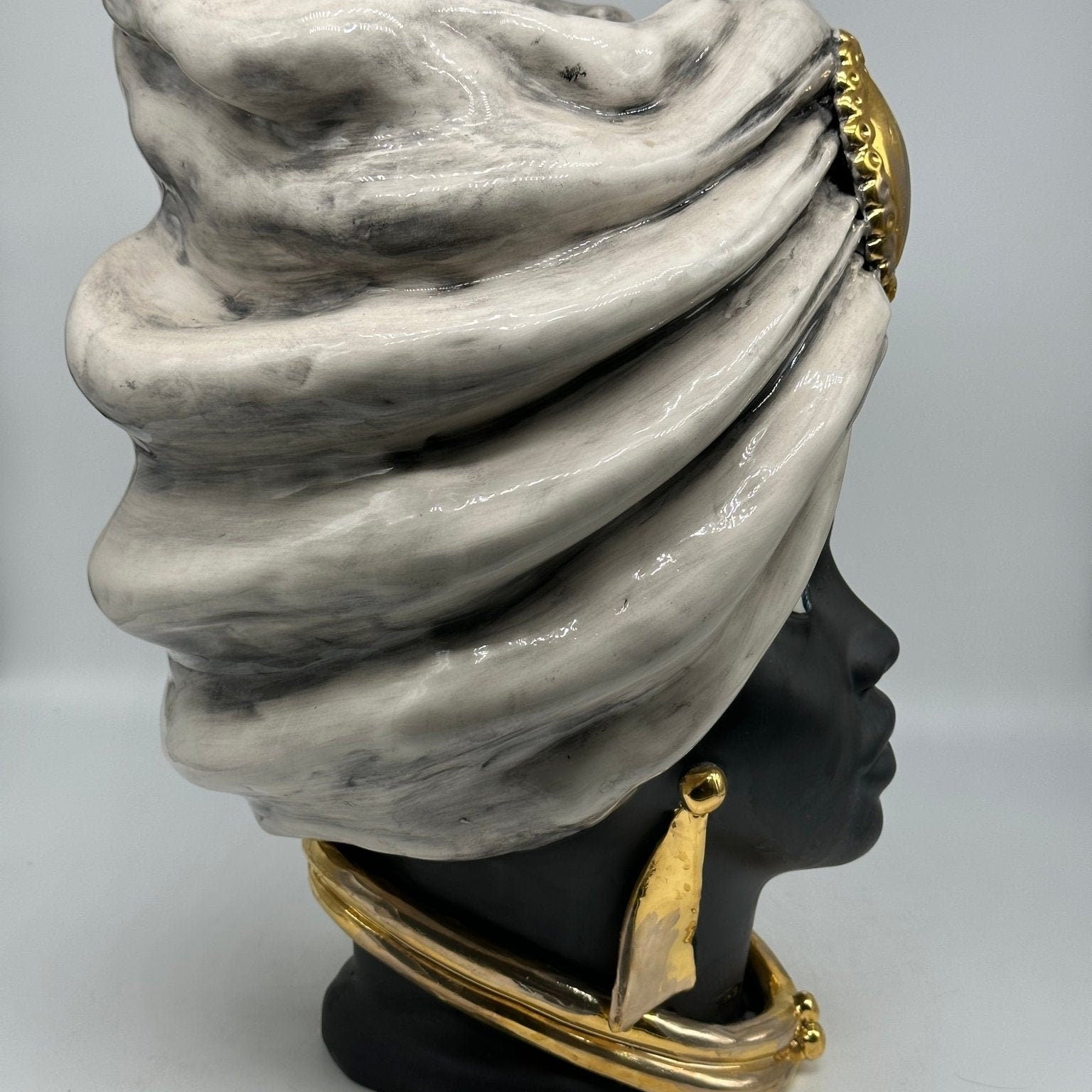 Teste di Moro Atena Ceramica Caltagirone cm H.40 L.28 Artigianale Ghiaccio Opaco Oro - DD CERAMICHE SICILIANE
