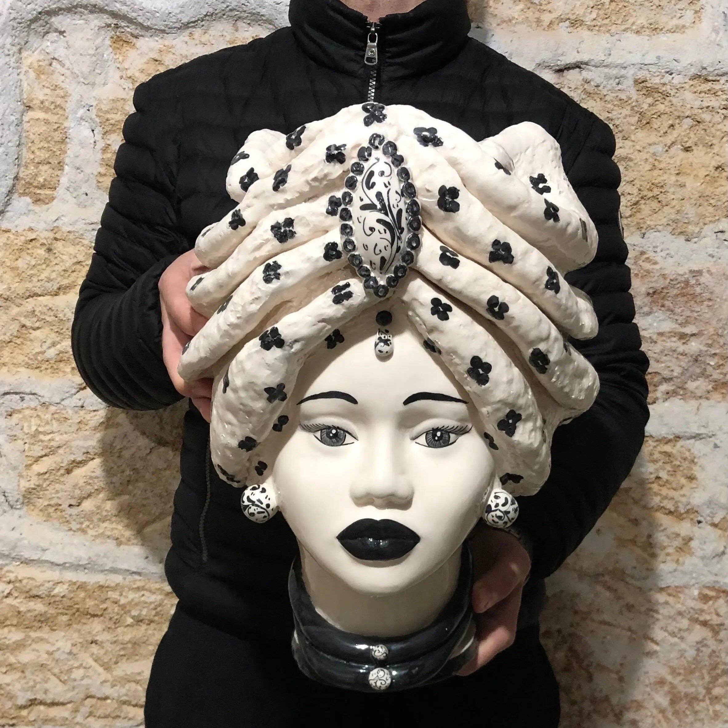 Teste di Moro Atena Ceramica Caltagirone cm H.40 L.28 Artigianale Bianco Pois Nero DD CERAMICHE SICILIANE