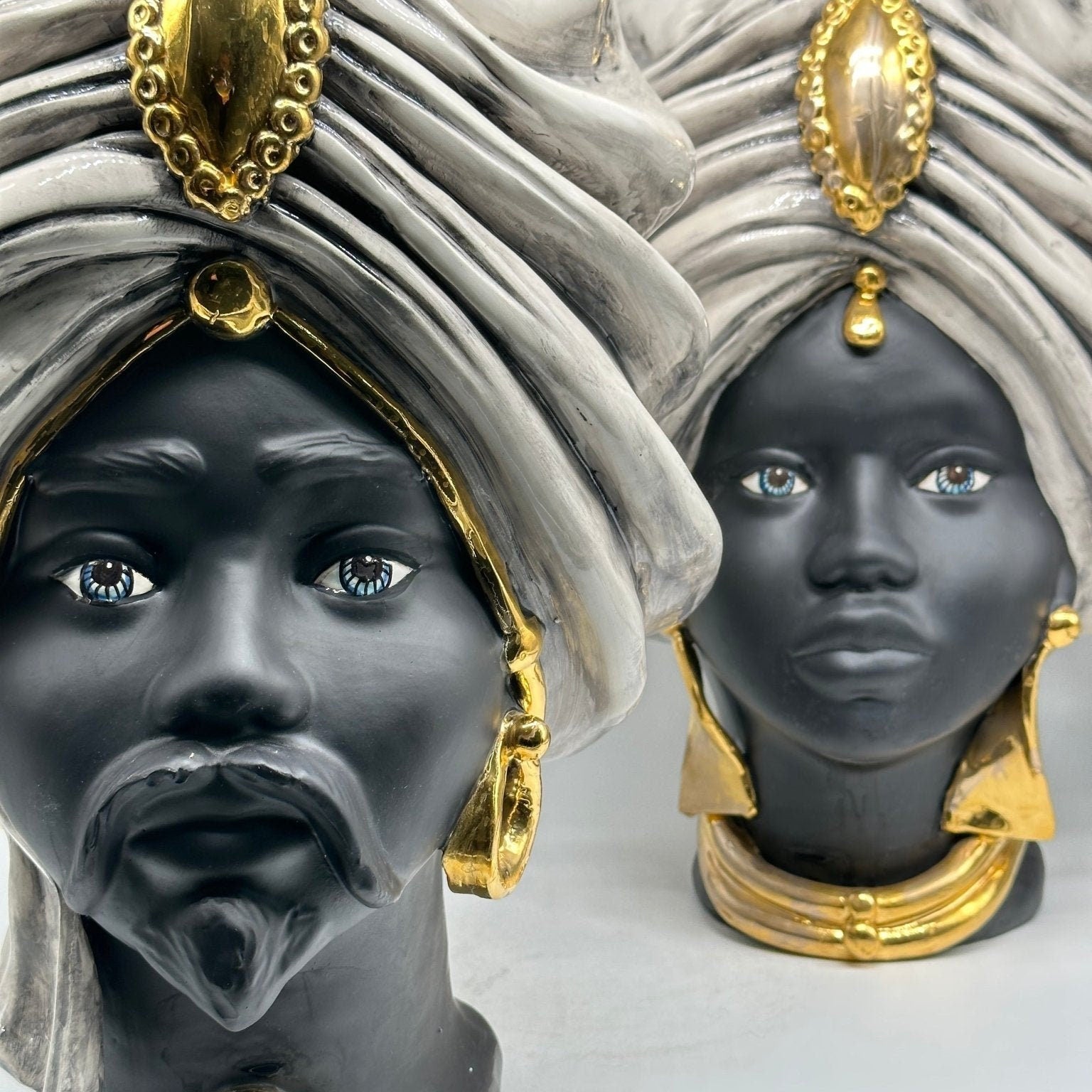 Teste di Moro Atena Ceramica Caltagirone cm H.40 L.28 Artigianale Ghiaccio Opaco Oro - DD CERAMICHE SICILIANE