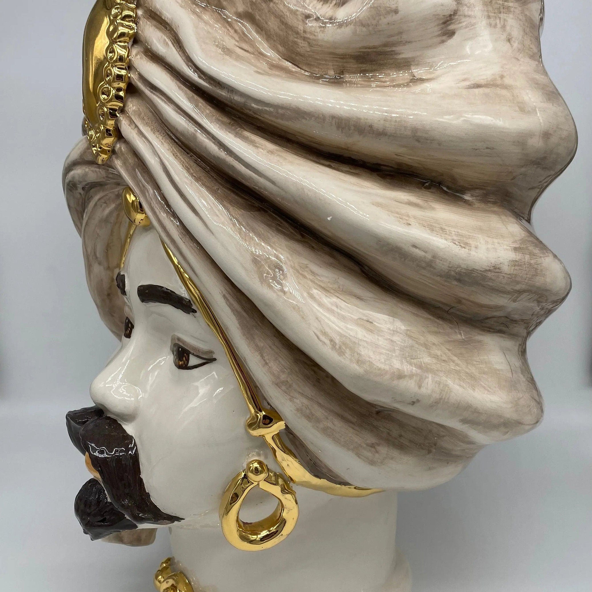 Teste di Moro Atena Ceramica Caltagirone cm H.40 L.28 Artigianale Écru Beige Oro DD CERAMICHE SICILIANE